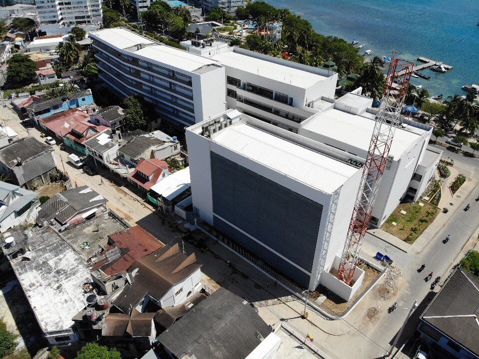 Perspectiva del Comando de Policía en la isla de San Andrés, Colombia, diseño bioclimático realizado por el arquitecto Jorge Eduardo Acosta Acosta, proyecto con diseño bioclimático y sostenible