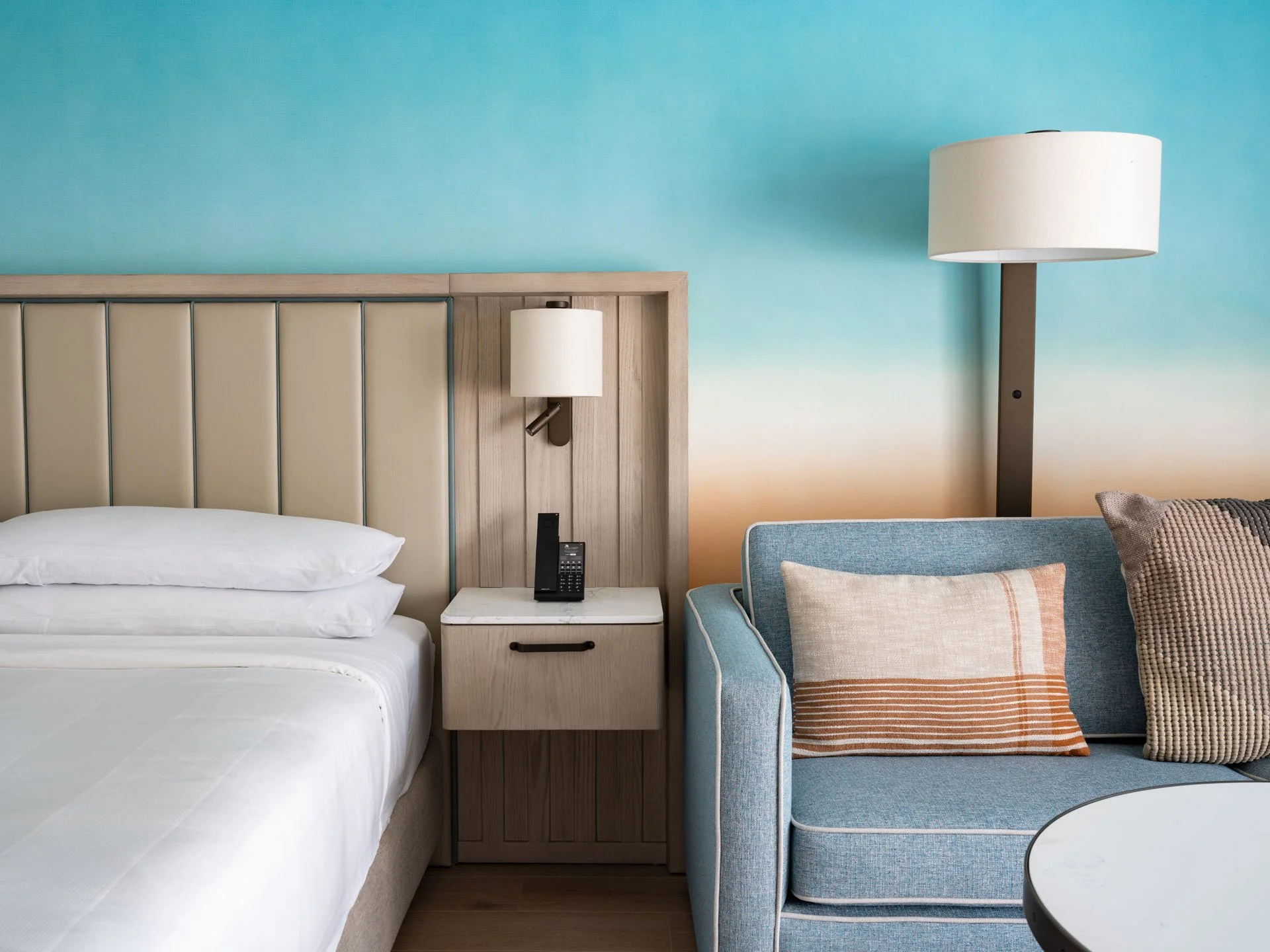 Guestroom King Details_min.jpg