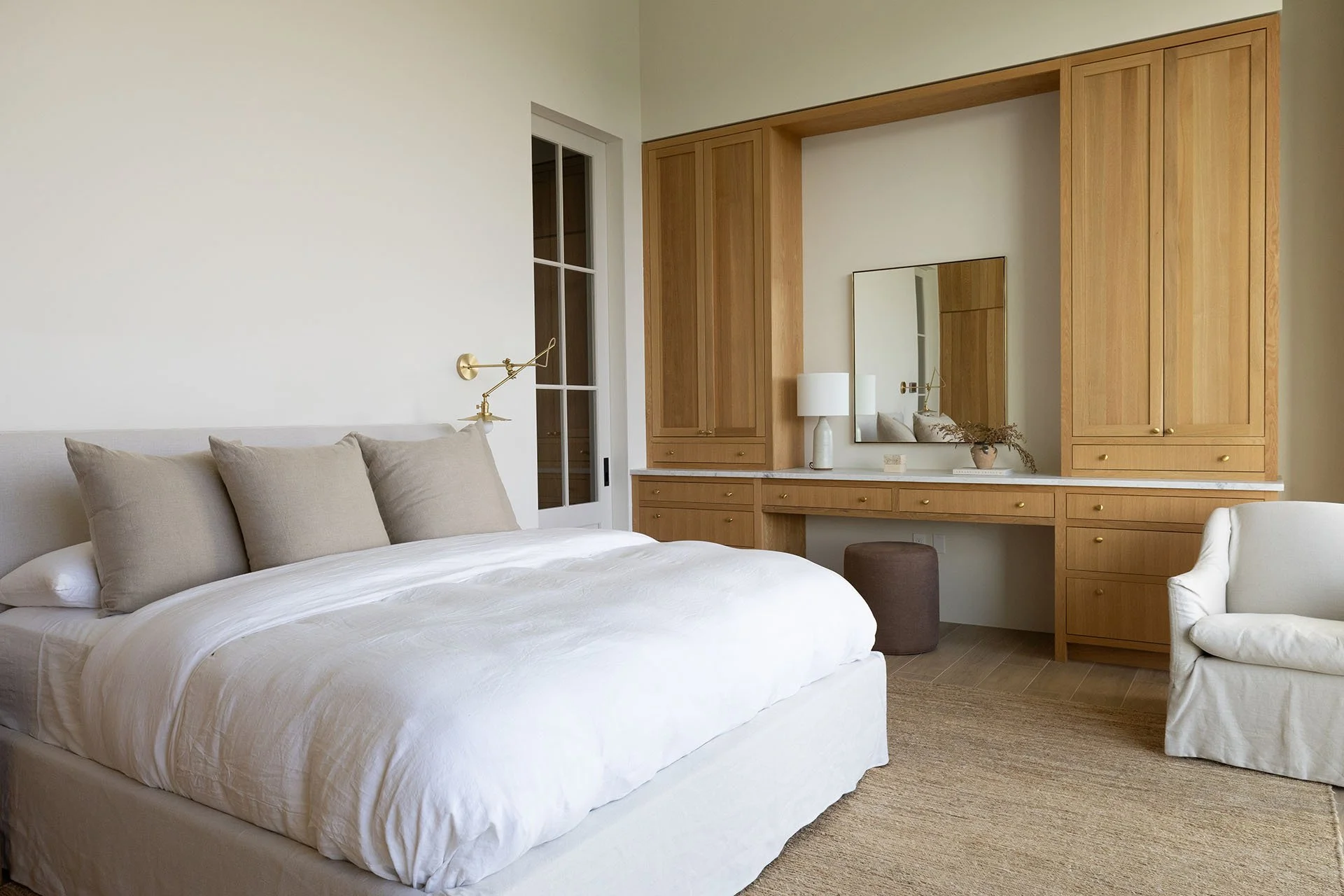 Yacht-drive-primary-bed1