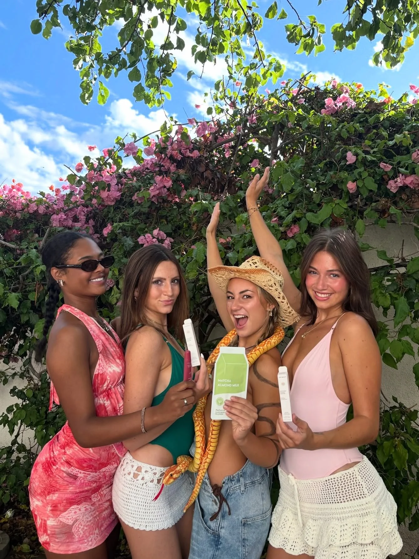 Bombshells entering the Phi-la for the last day of work week with @esw.beauty 💕