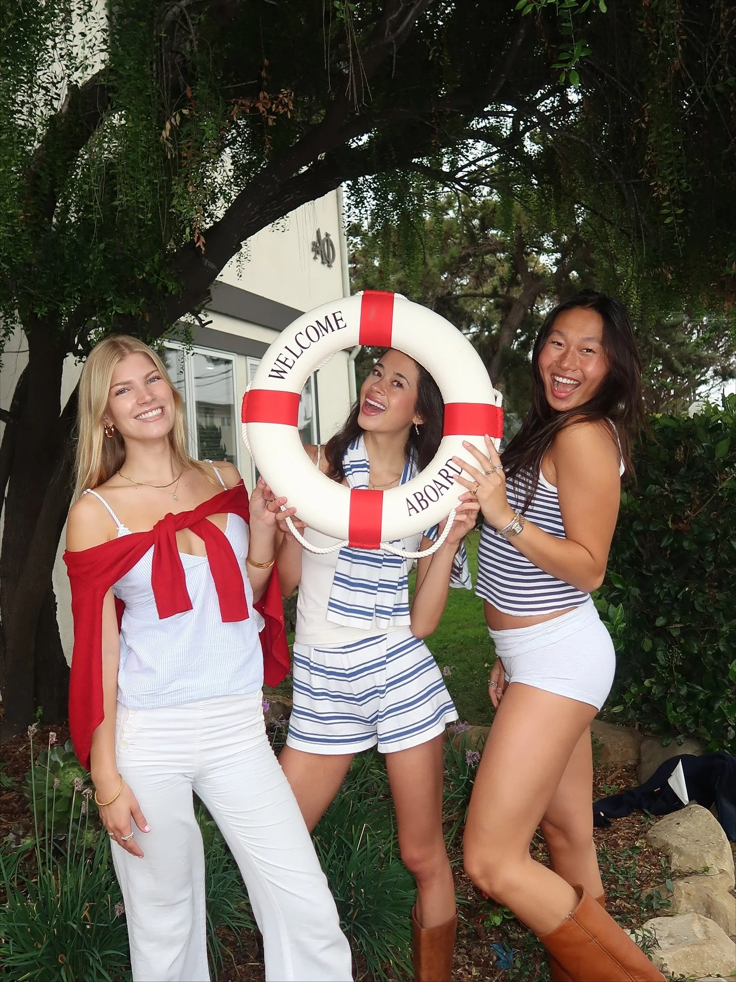 Suite Life of Alpha Phi 🚢⚓️💙

Thank you to @carrotenus and @california_freckle for making the suite life even sweeter🤍