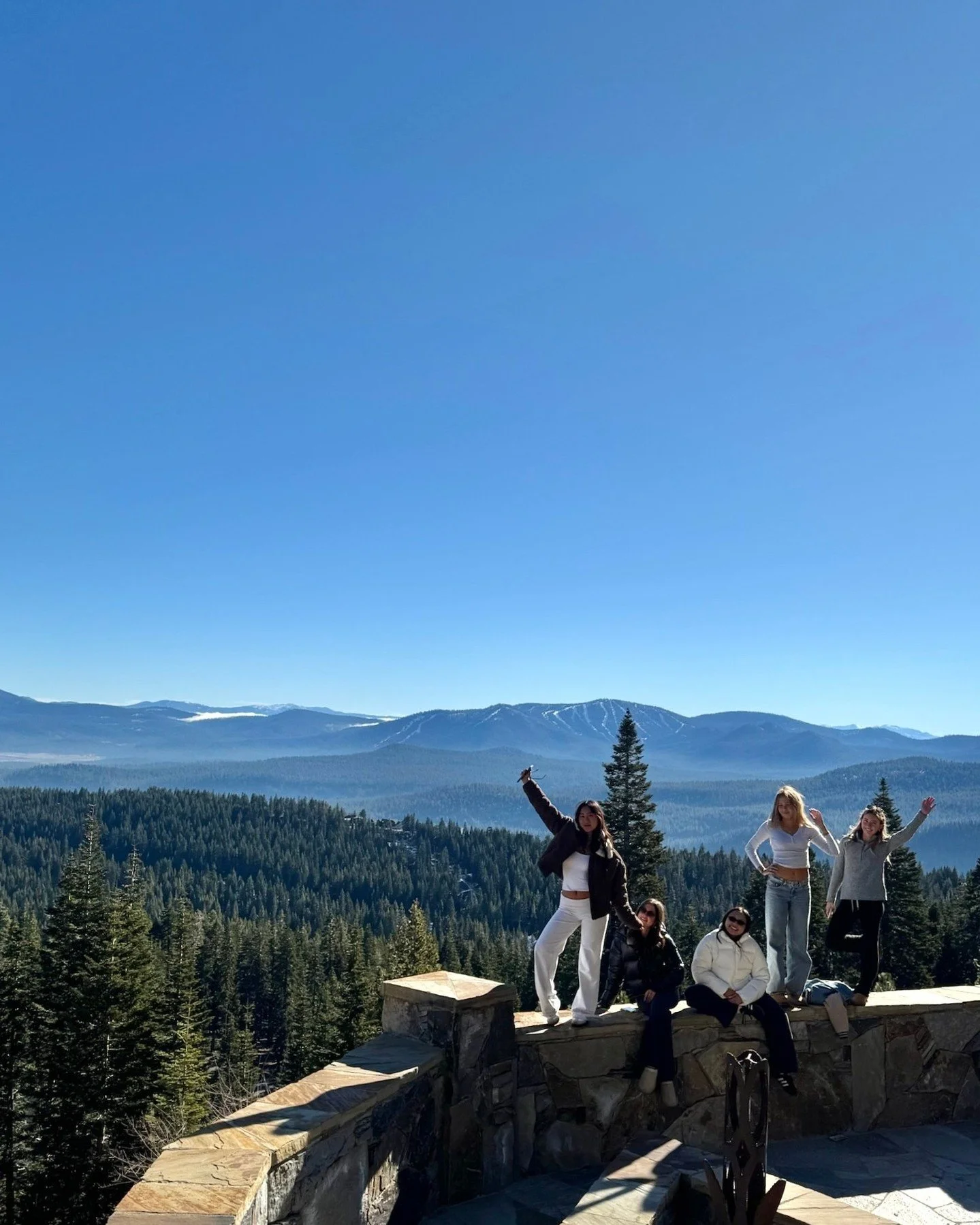 Change of scenery 🛷☃️🧣

#aphi #santabarbara #ucsb