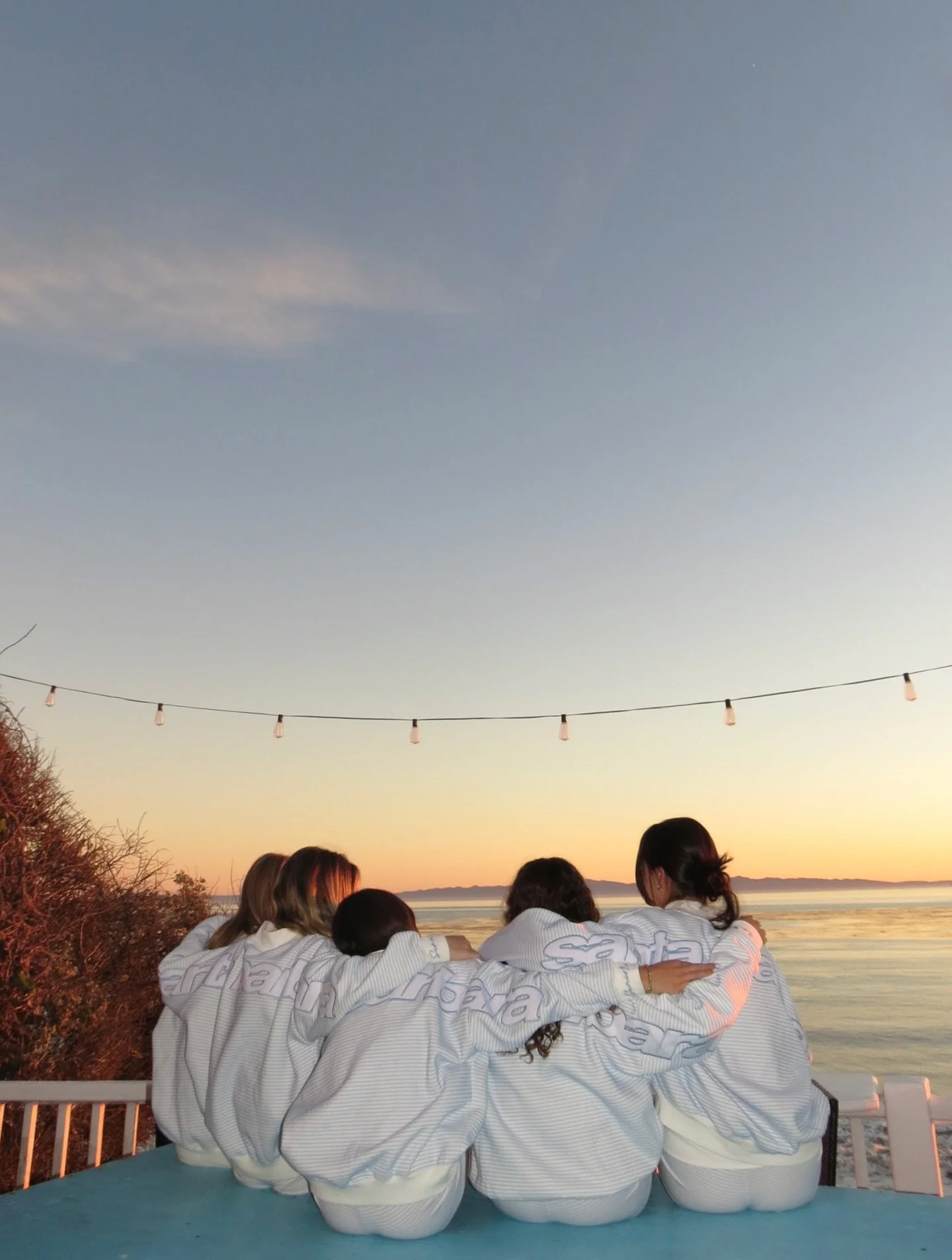 Bitter sweet senior sunset🫶🩵🌟 Thank you to @chapterclothinco and @taytumbigelow for the class of 2026 sets!!

#ucsb #alphaphi