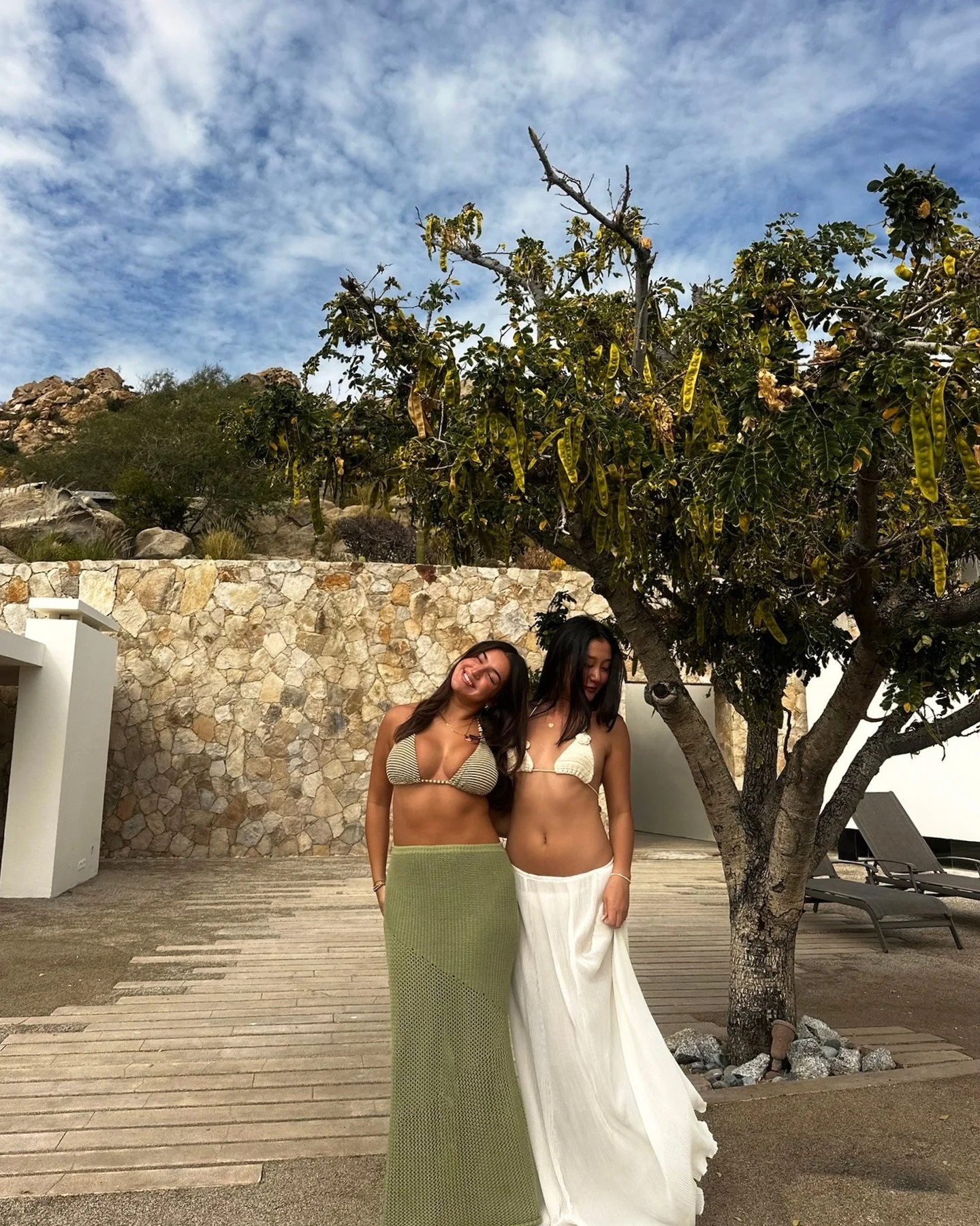 Everything&rsquo;s better with two ✌️👯&zwj;♀️🌟Tag your other half!!

#aphi #ucsb #duos