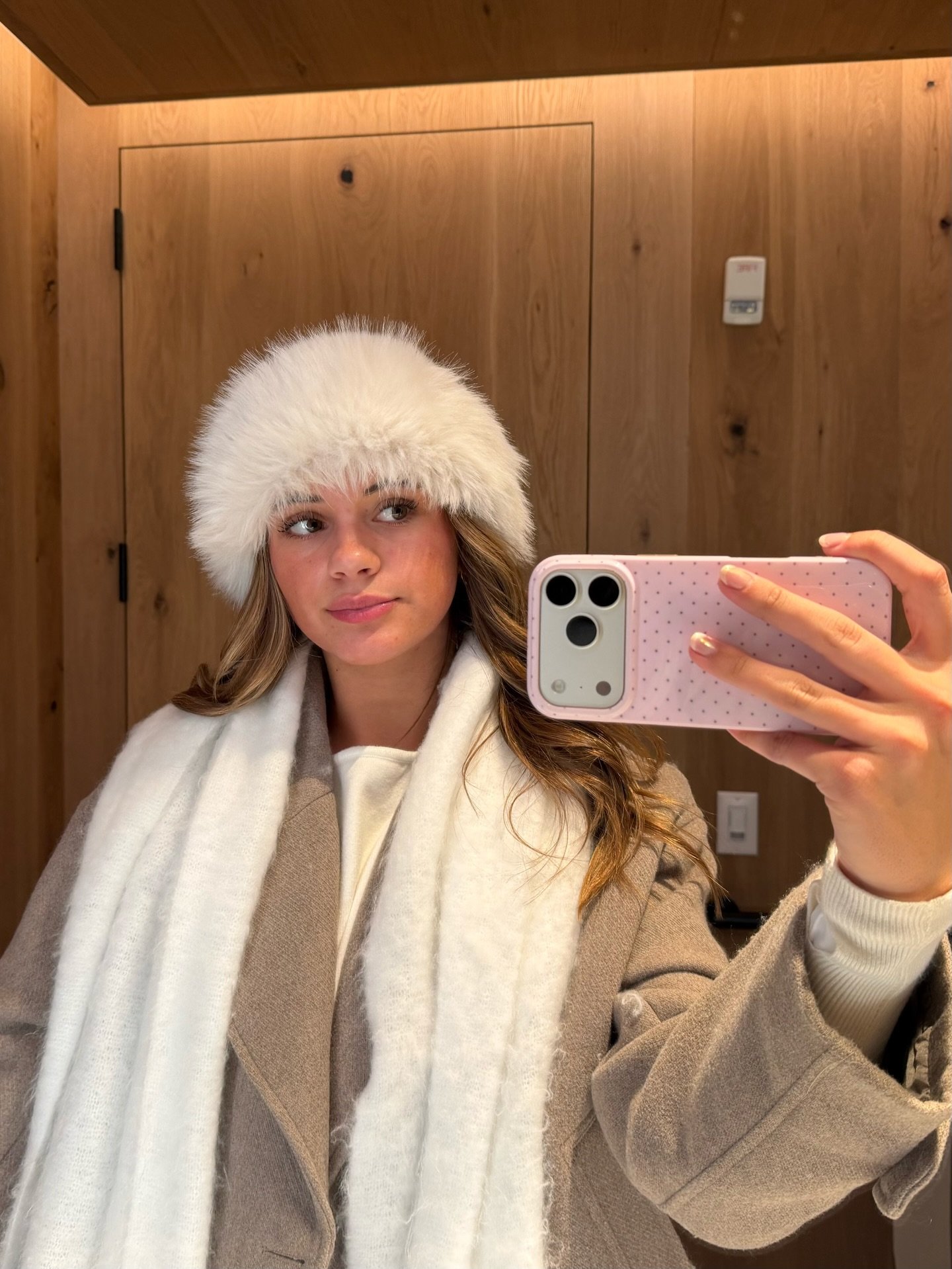 Mirror mirror on the wall&hellip;.🪞🕊️🫧

#aphi #ucsb #alphaphi #santabarbara