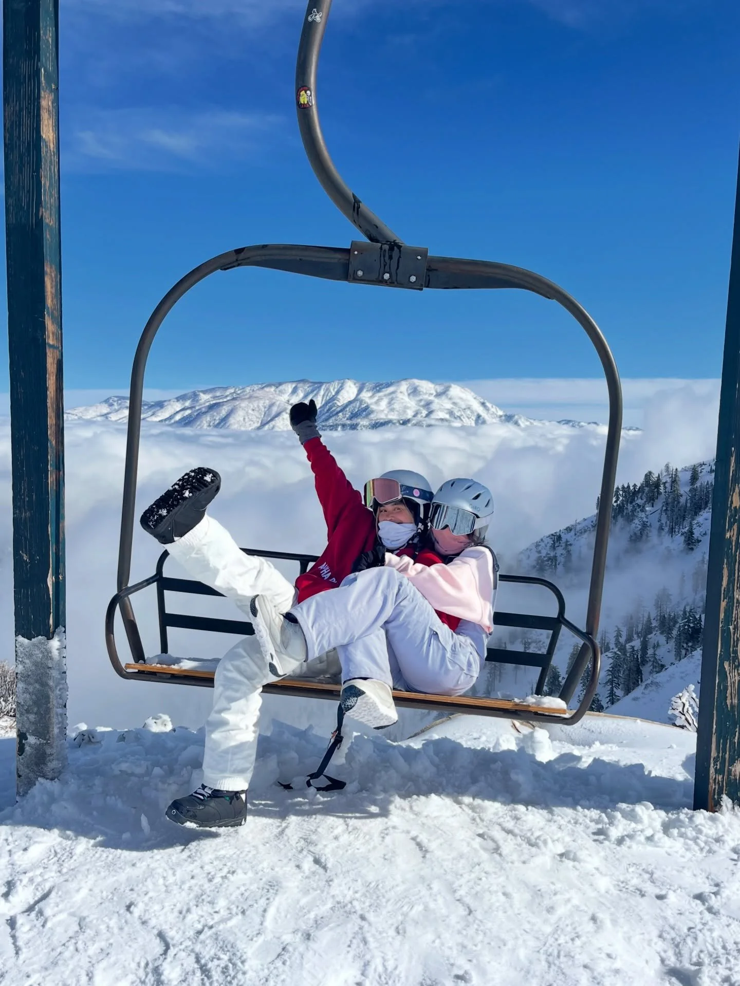 This doesn&rsquo;t look like Santa Barbara?? 🏔️🤍☃️

#alphaphi #ucsb #aphi #aoe