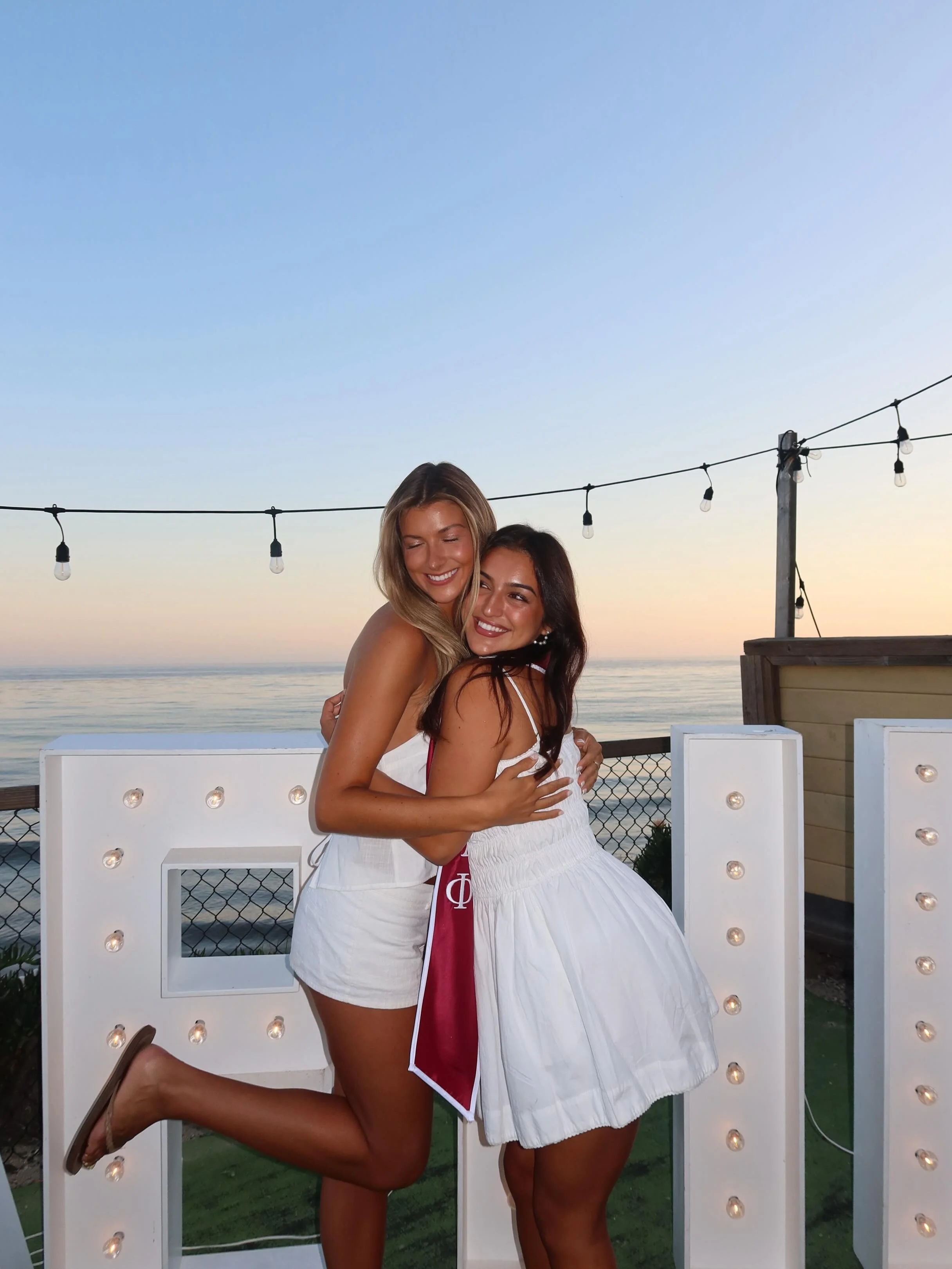 Looking back on our senior ceremony🤍 Thank you @katecampbell_ and her directors @cassidy_keely and @breton_alex1 for the most special senior week!!!

#alphaphi #ucsb #classof2026 #grad
