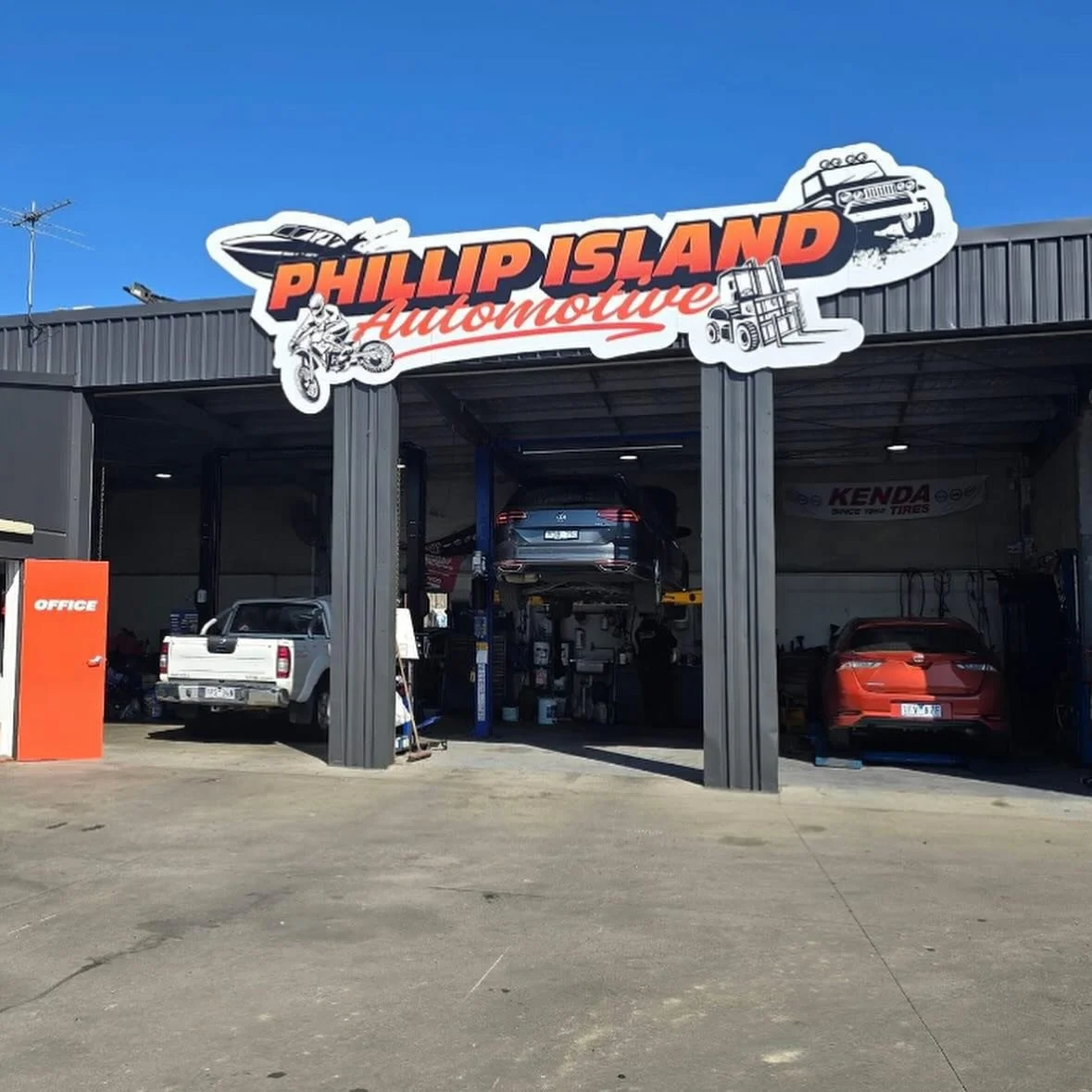 With a great location on Thompson Avenue Cowes Phillip Island Automotive has taken full advantage to grab your attention! Fresh paint with all new signage, Also offers a courtesy car if needed. 

#archisign 
#signs 
#automotive 
#basscoast