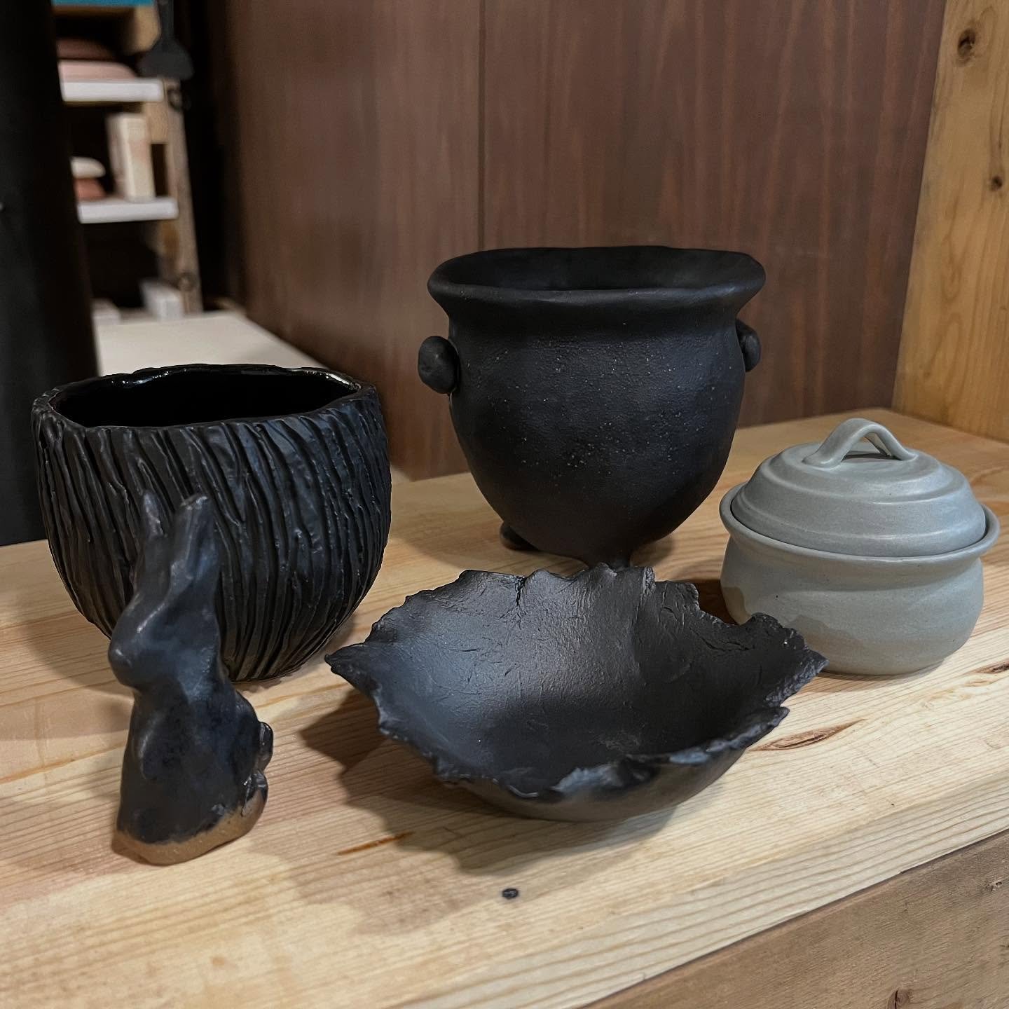 A few pieces hot out of the kiln

#potteryclass 
#trumbullcounty 
#cortlandohio 
#cauldron