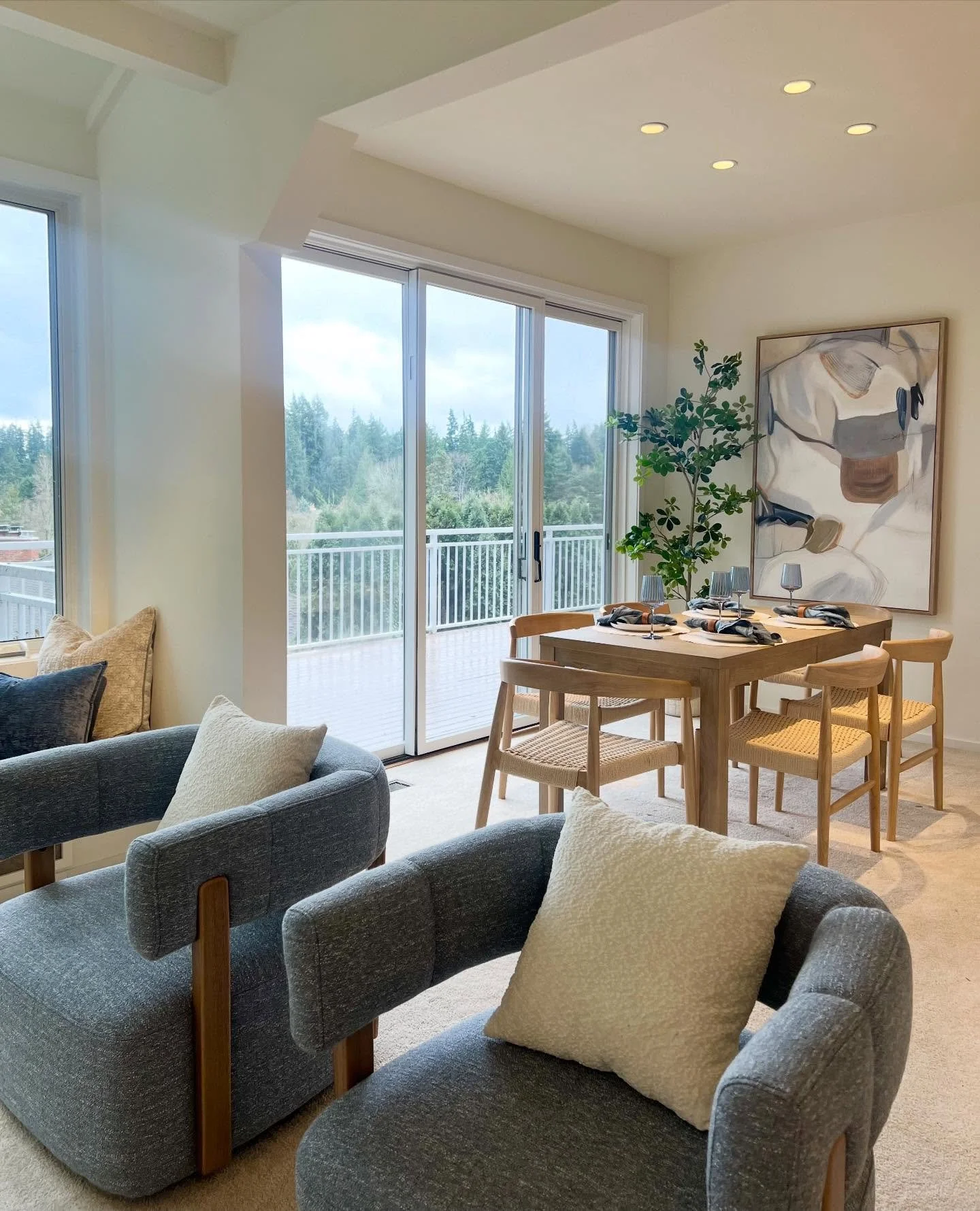 Shades of blue for this gorgeous listing 🩵
.
.
.
.
.
#homestaging #seattlerealestate #pnwdesign #blueaesthetic #interiorstyling #stagedhomes #stagedtosell #2026goals #listingstrategy #waterview