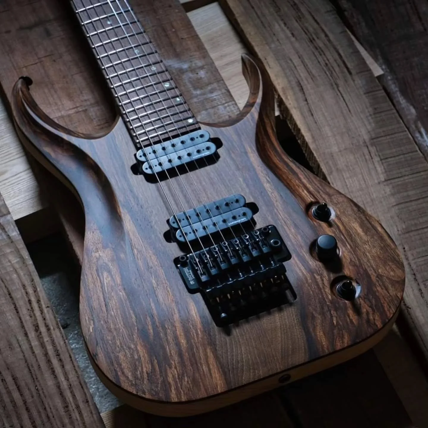 This Skervesen Raptor is in a whole noter lever, one of the best guitars we have ever play 🤯

Available now!

@skervesenguitars

#metalguitar #guitarporn #skervesen #boutiqueguitars #lundgrenpickups #sevenstring #guitar #wildguitarcollection