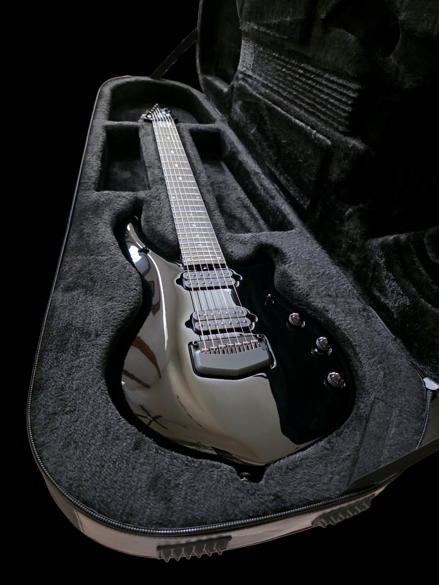 Ernie Ball Music Man Majesty 7 - Dark Side
