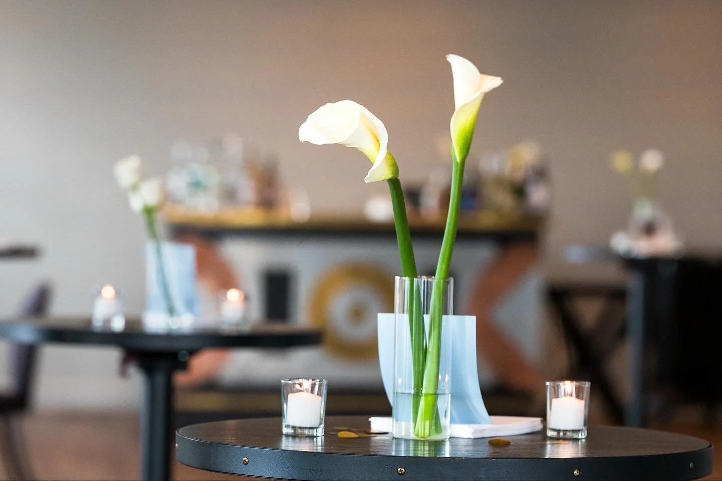 Honored to design the florals for my babes&rsquo; engagement celebration. 💍🤍

Calla lilies for effortless beauty, roses for endless love. 

Elegant &amp; rooted in forever. #callalily #roses #engagement