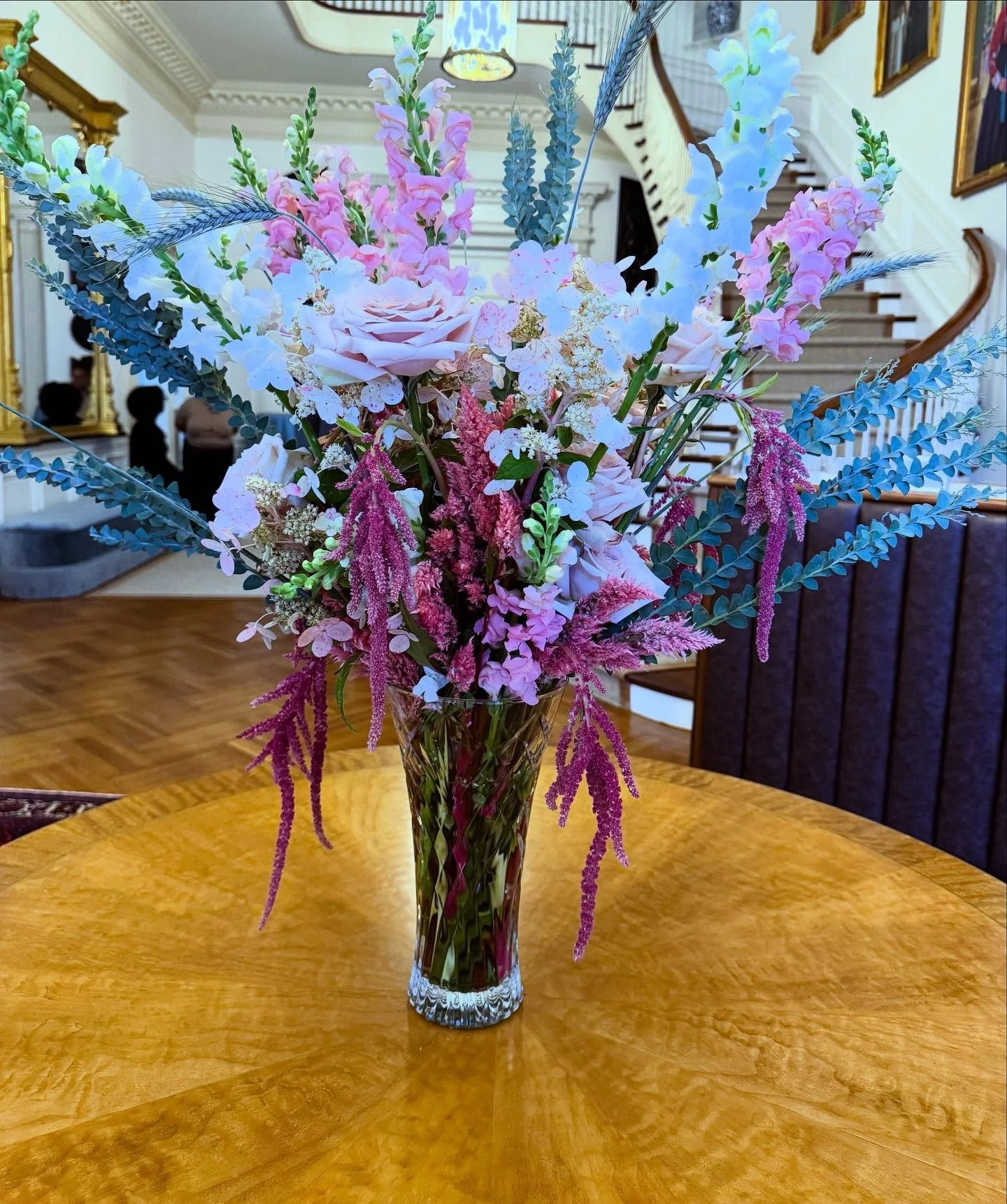 Meet Maryland.
Created for @fpghmd, she honors the Governor&rsquo;s Mansion as a place of heritage, culture, and community. Just like the foundation&rsquo;s work, preserving the past while inspiring the future. ✨
#MarburyAndVine #BouquetOfTheDay #Mar