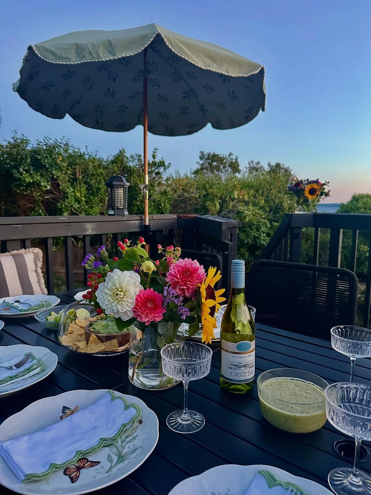 By the water, beneath the evergreens, with views that take your breath away. 🌊🌿

Meet Melissa. A celebration of nature&rsquo;s healing, joyful moments, and the beauty of gathering together for life&rsquo;s sweetest milestones. #MarburyAndVine #Paci