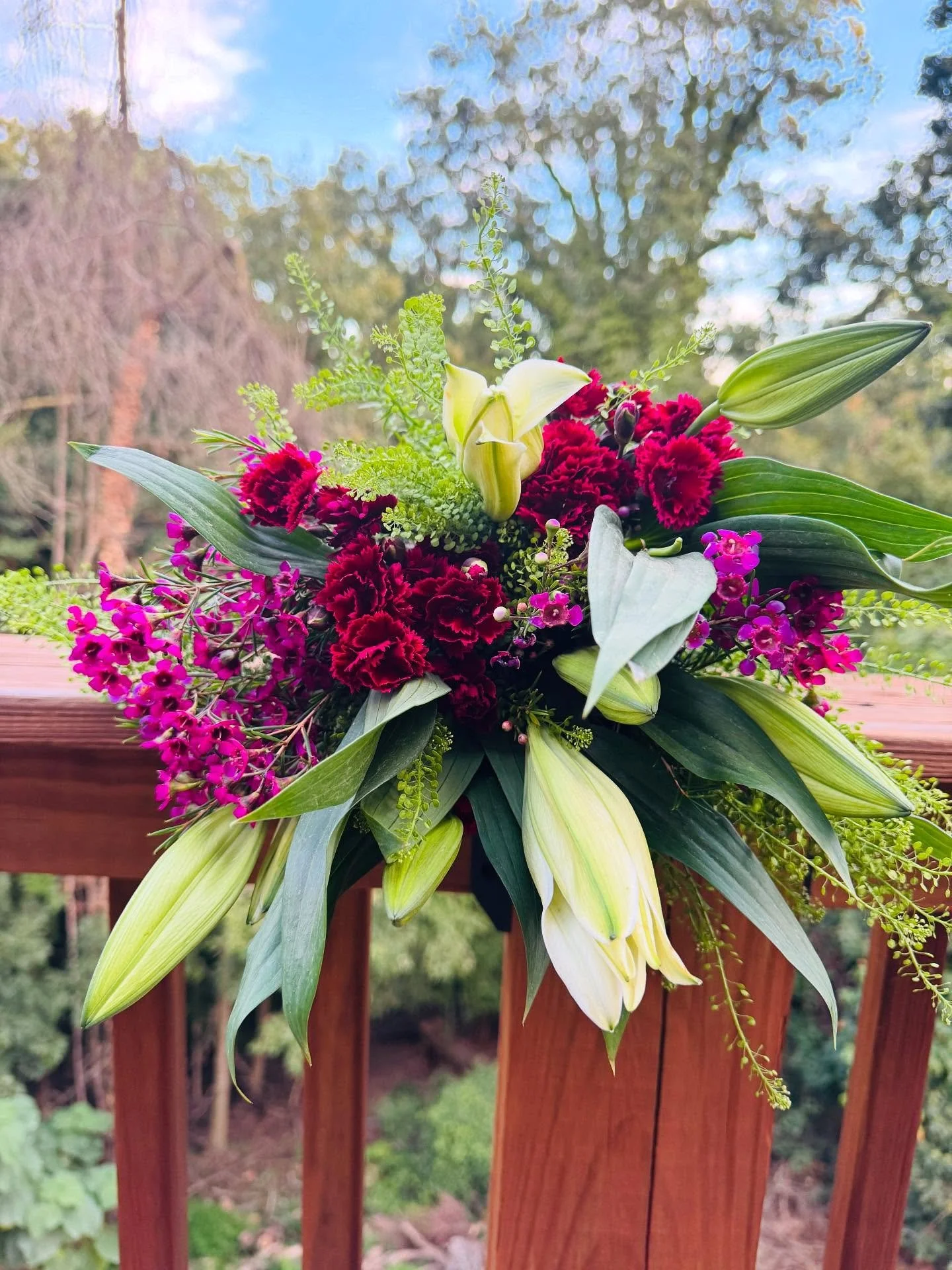 Every sunrise holds a promise 🌞 
Meet Ana. A bouquet of new beginnings - bright, hopeful, and full of possibility. A reminder that every chapter starts with a bloom. 
#MarburyAndVine #BouquetOfTheDay #Ana #NewBeginnings #FreshStarts