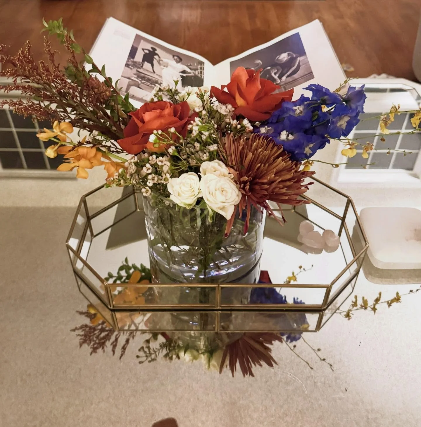thanksgivingblooms for the coffee table. gratitude deserves something beautiful

#floraldesigndc #bouquetoftheday #modernfloral #dmvflorist #holidaydecor