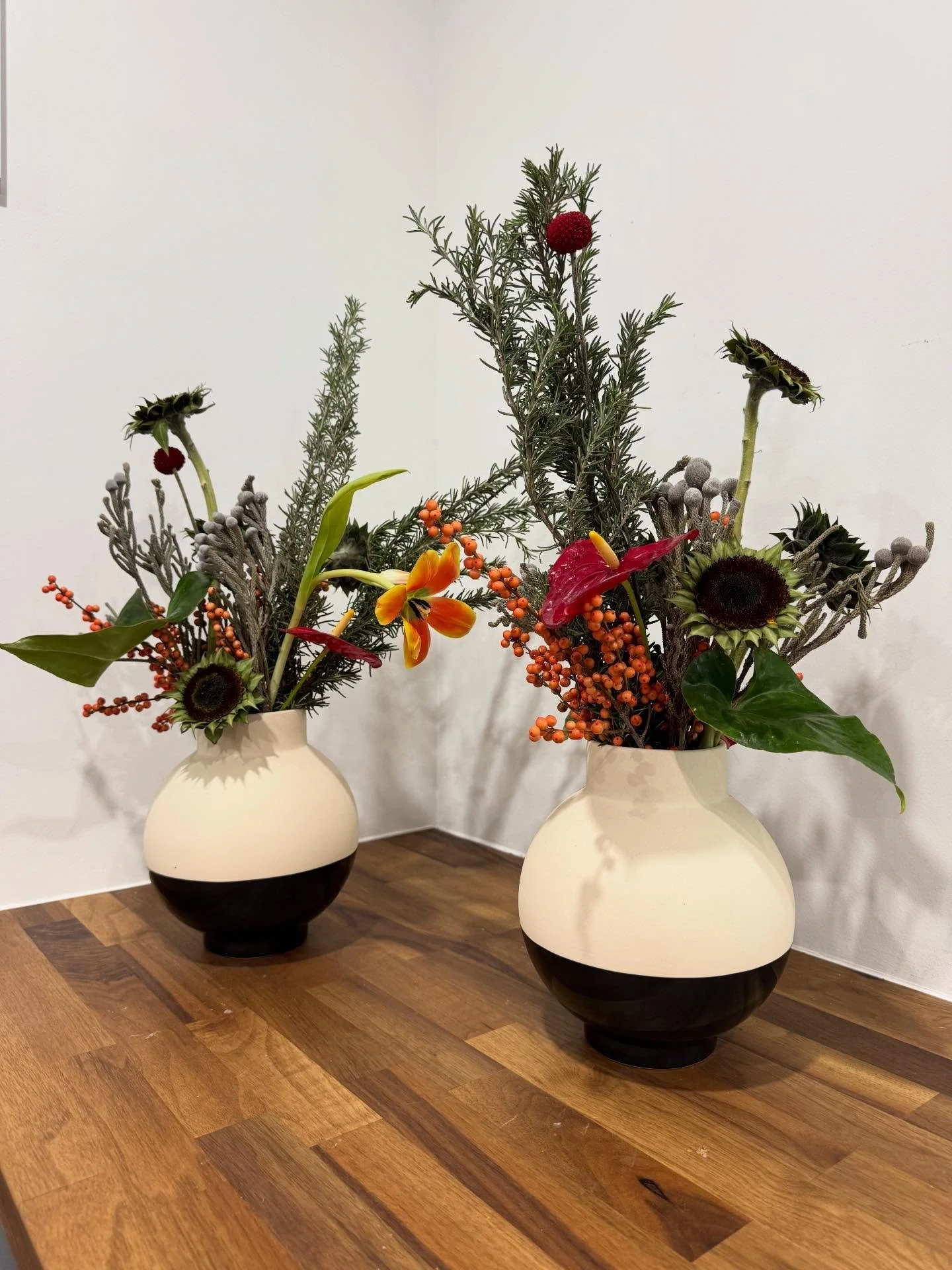 sista, sistaaaa&hellip;.sista, sista 🎶🎤

#holidayflowers #dcflowers #FloralDesignDC #homedecor #flowers