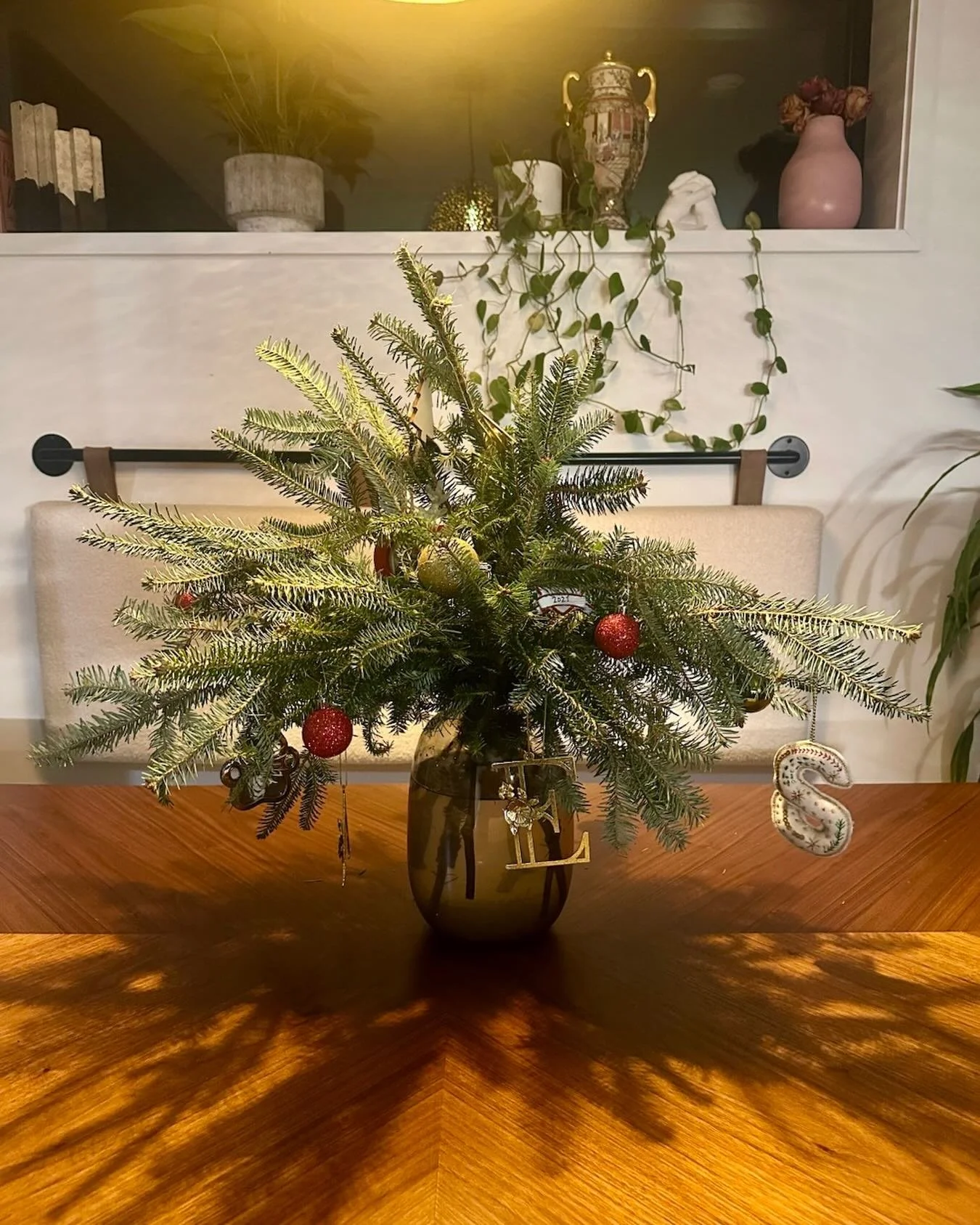 a Christmas tree, but make it floral 💁🏾&zwj;♀️

#holidaydecor #dcflowers #christmasdecorations