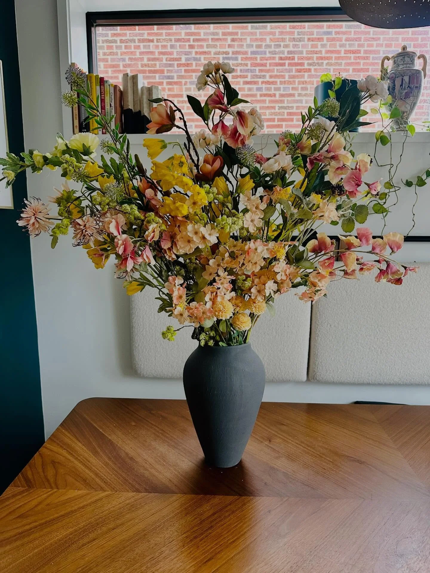 flawlessly&hellip;FAUX 😍😍 #homedecor #fauxflowers