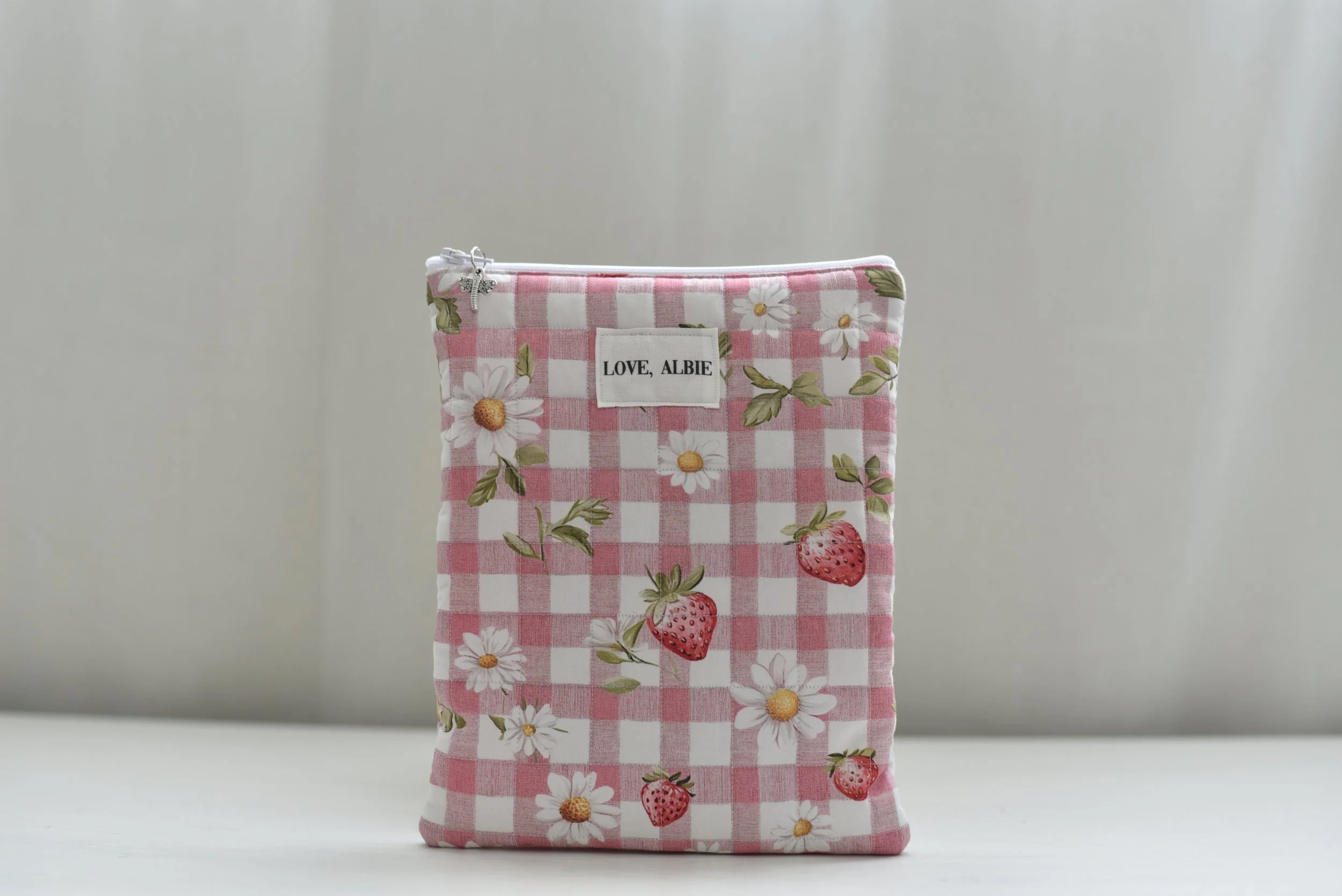 Kindle Sleeve - daisies & strawberries