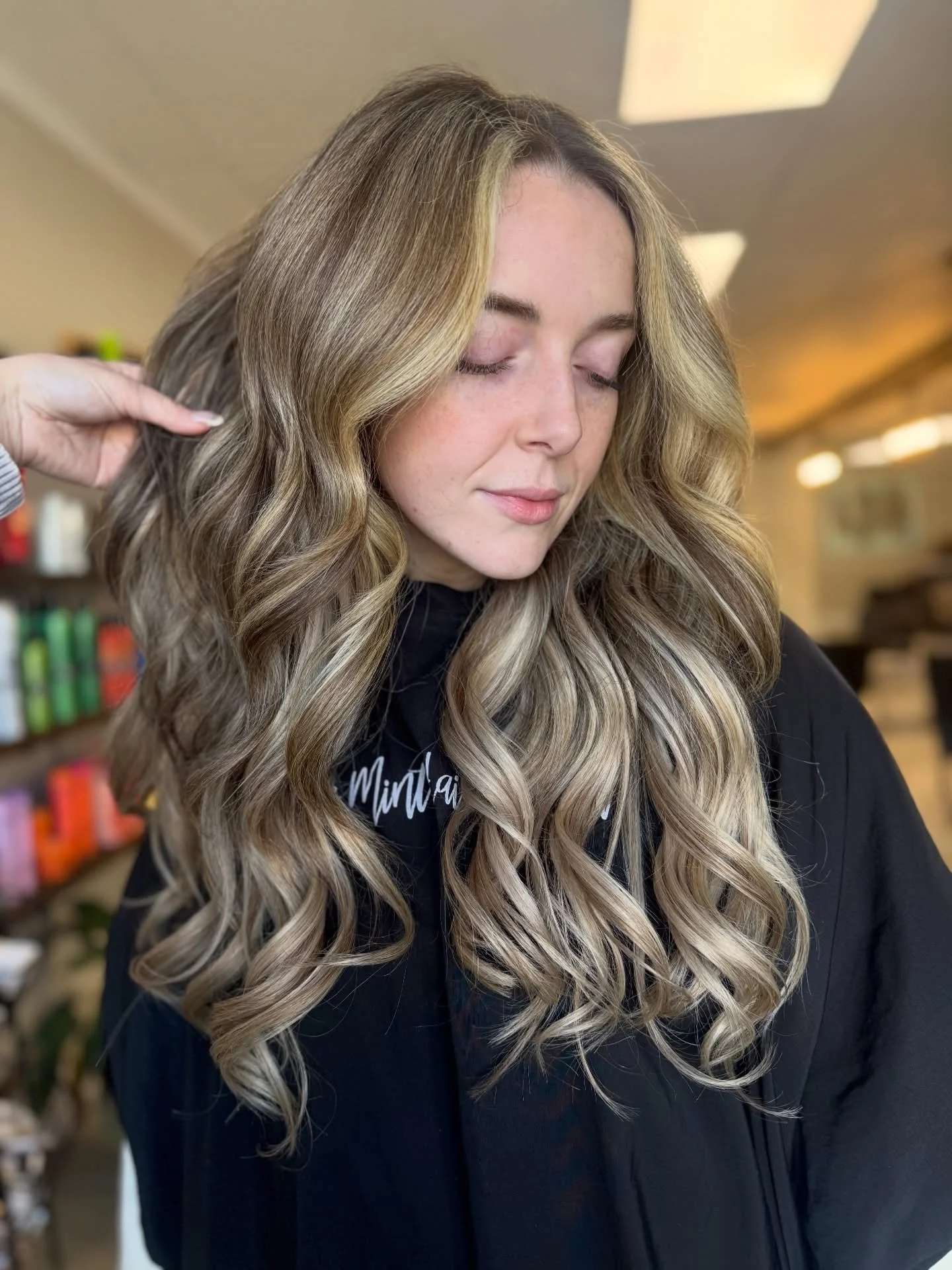 Love dimensional color!! 🤍🤎🤍🤎
CMB Hair: Cashmere Latte
.
.
.
#maconga #maconhairextensions #centralgeorgiahair #hairextensions #blondetransformation