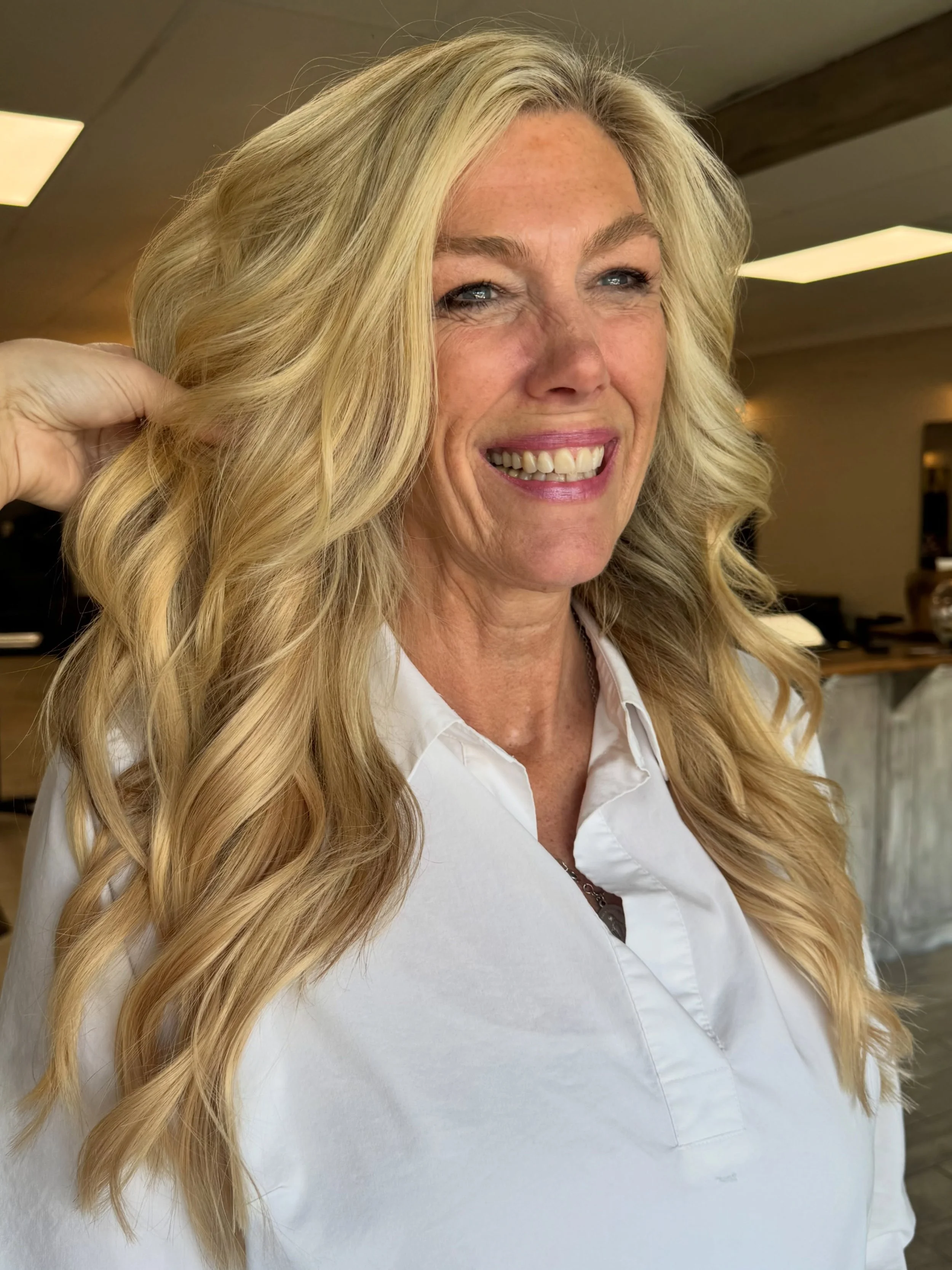 Love a good blonde!!🤩🤩 Color and Install⭐️
CMB HAIR: WARM VANILLA BREW 20&rdquo;
.
.
.
#extensionsgeorgia #macongahairstylist #hairextensionspecialist #blondespecialist #macon
