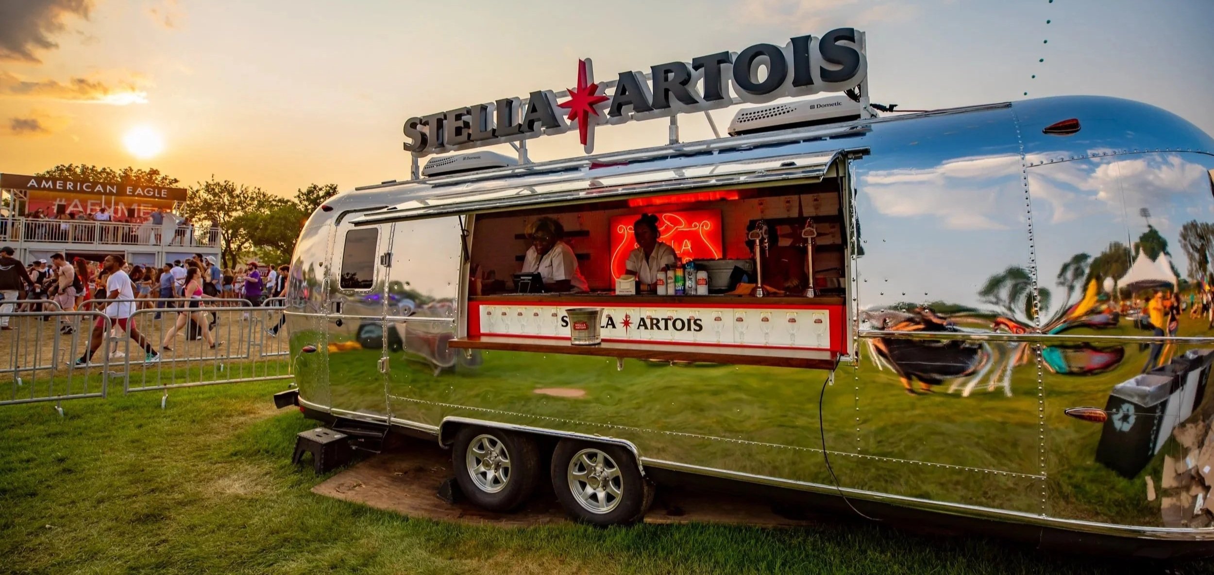 stell artois beer airstream music festival airstream experiential pop up activation roy choi frites jeremy allen white the bear stella