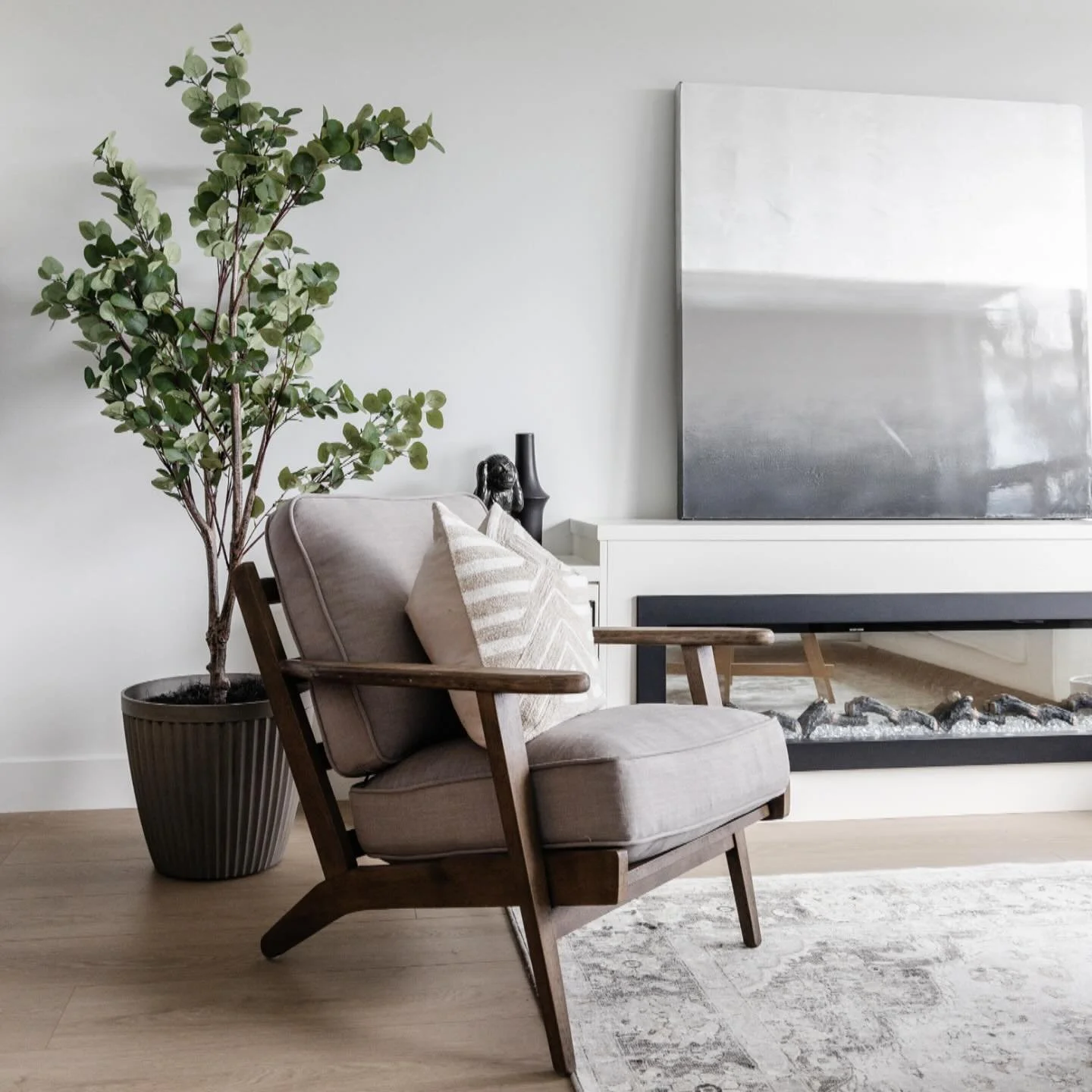 At Avenue One, we create custom furniture packages tailored to your style. From design and sourcing to delivery and assembly, we handle every detail so you can skip the stress of planning, shopping, and putting pieces together. Our team makes the ent