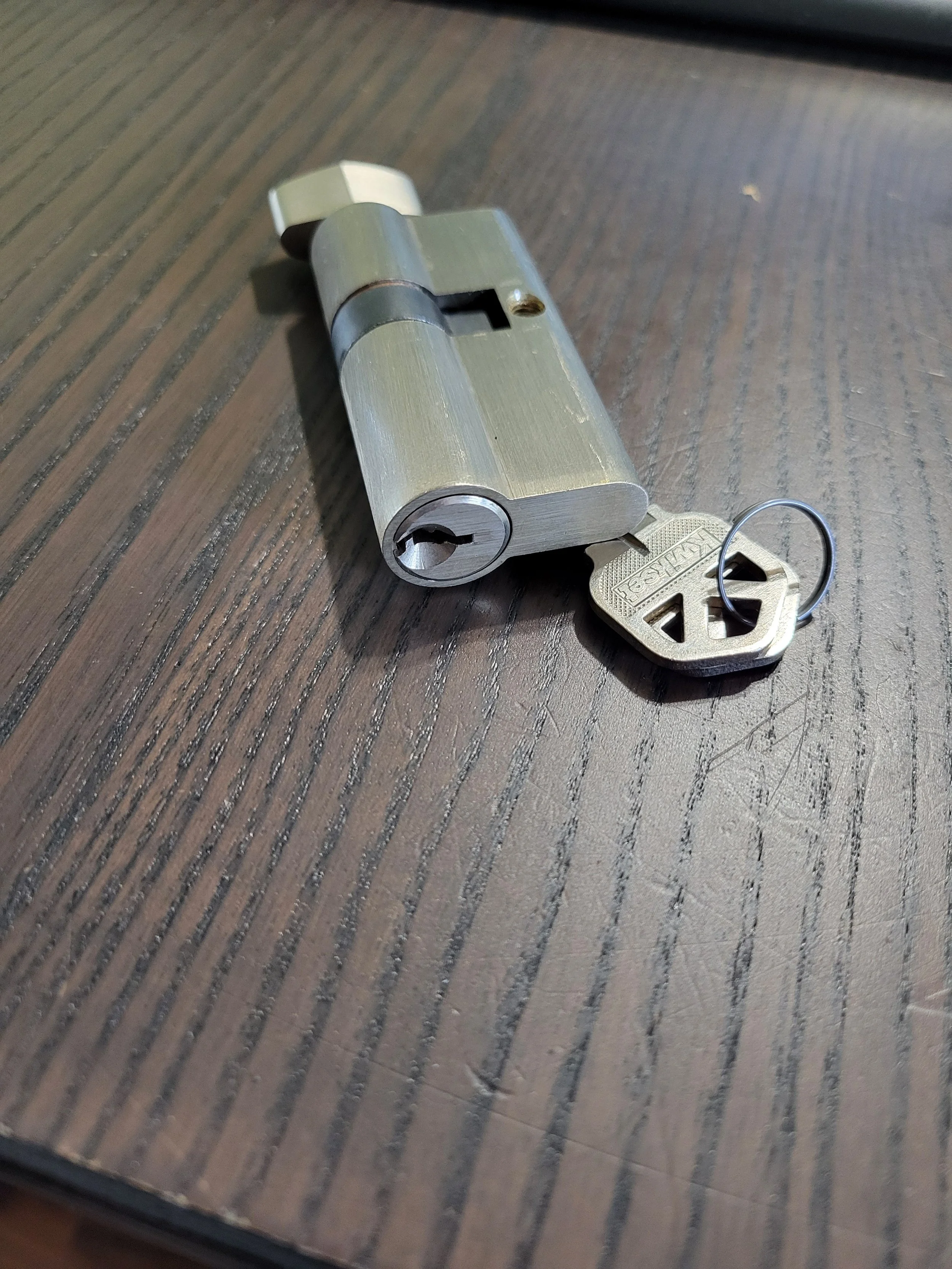 lock2.jpg