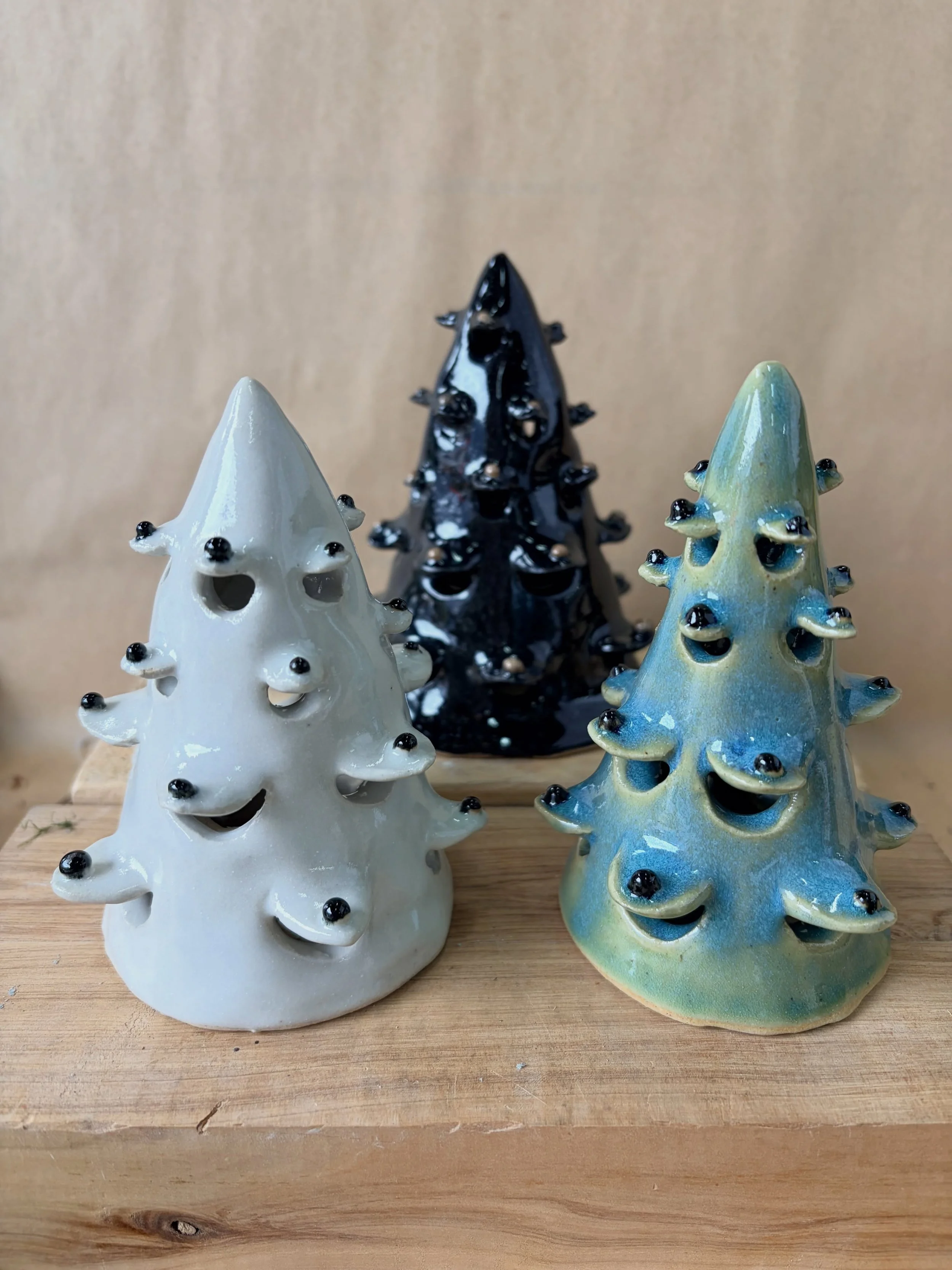 Fresh out of the kiln 🔥 You can never be ready early enough for Christmas 🎄 Gorgeous Studio Gibli and some delicious glazing ✨ Always a joy to open the kiln and see how the pieces have turned out 👏