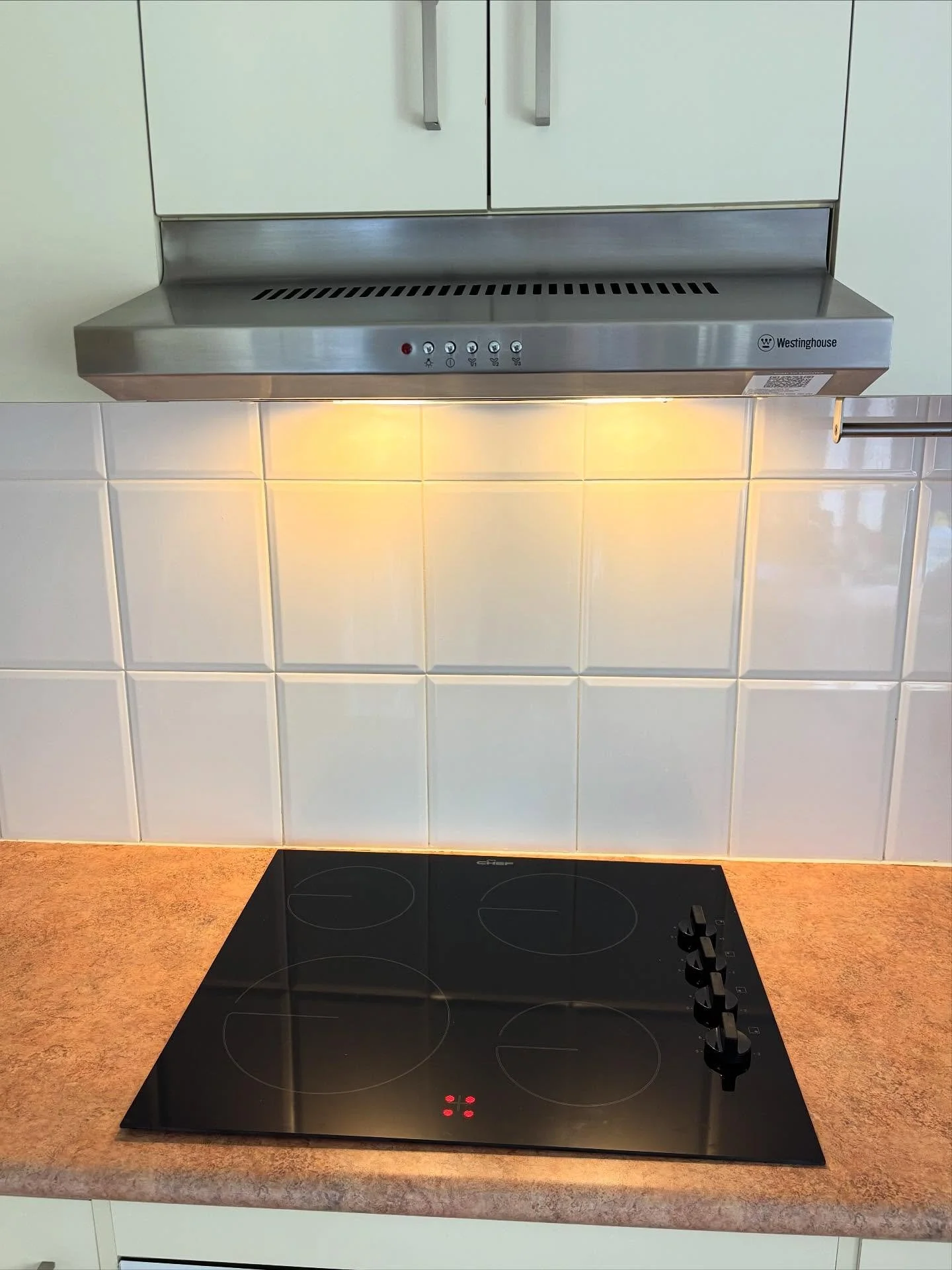 Out with the old and in with the new for another happy customer. 👨&zwj;🍳🏠

#goldcoast 
#kitchen
#hotplates
