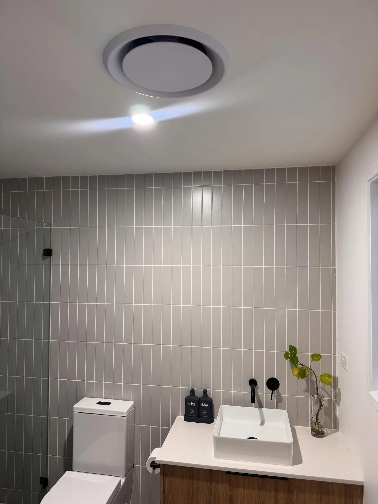 Ducted Mondays in full swing coming into summer. 
Another Daikin install, supplying quality parts to our customers. ☀️🏠 

#ducted
#summer
#aircon