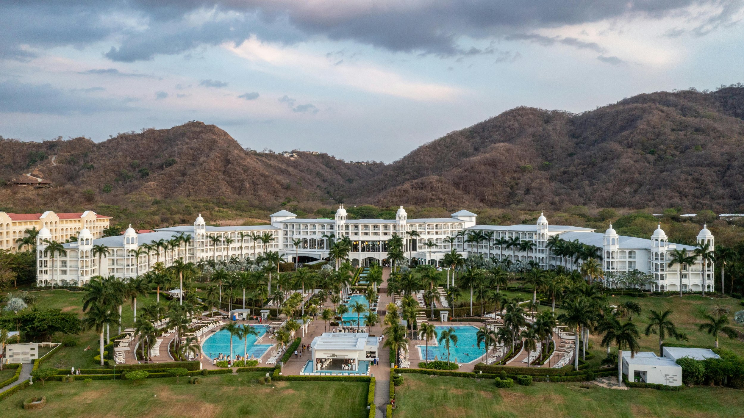 pexels-oleg-kotelskiy-1506658-12901016.jpg (Copy)