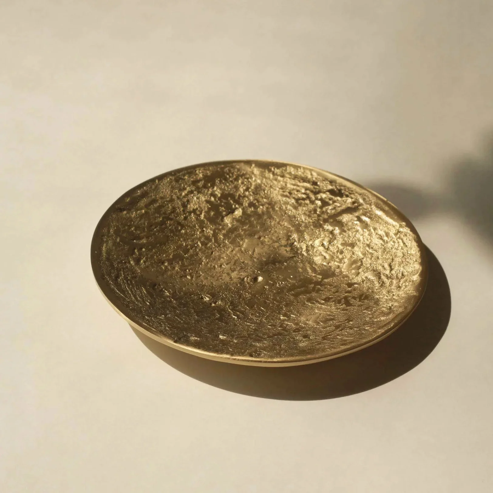 Luna Brass Plate2.webp
