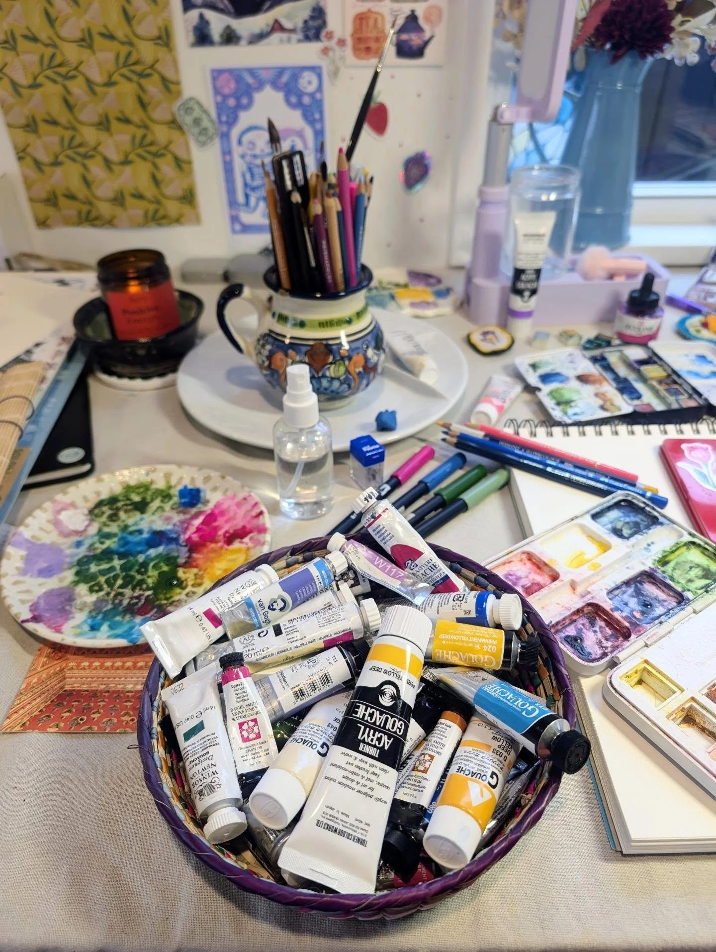 Happy October, friends! 
.
A pic of my organised mess 😬 I've been painting a lot, and October looks like a very creative month as well 🎉
.
.
.
.
.
.
.
#creativelife #nzartists #crispliego 

Got my #frankiemagazine 2027 diary and I can't wait to use