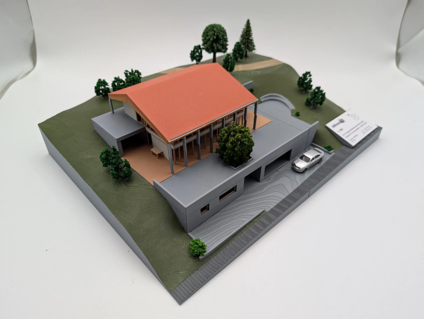 Rückseite des Modells, die die grosszügigen Fensterfronten zur Visualisierung des Wohngefühls zeigt. Althaus 3D Bern, Schweiz