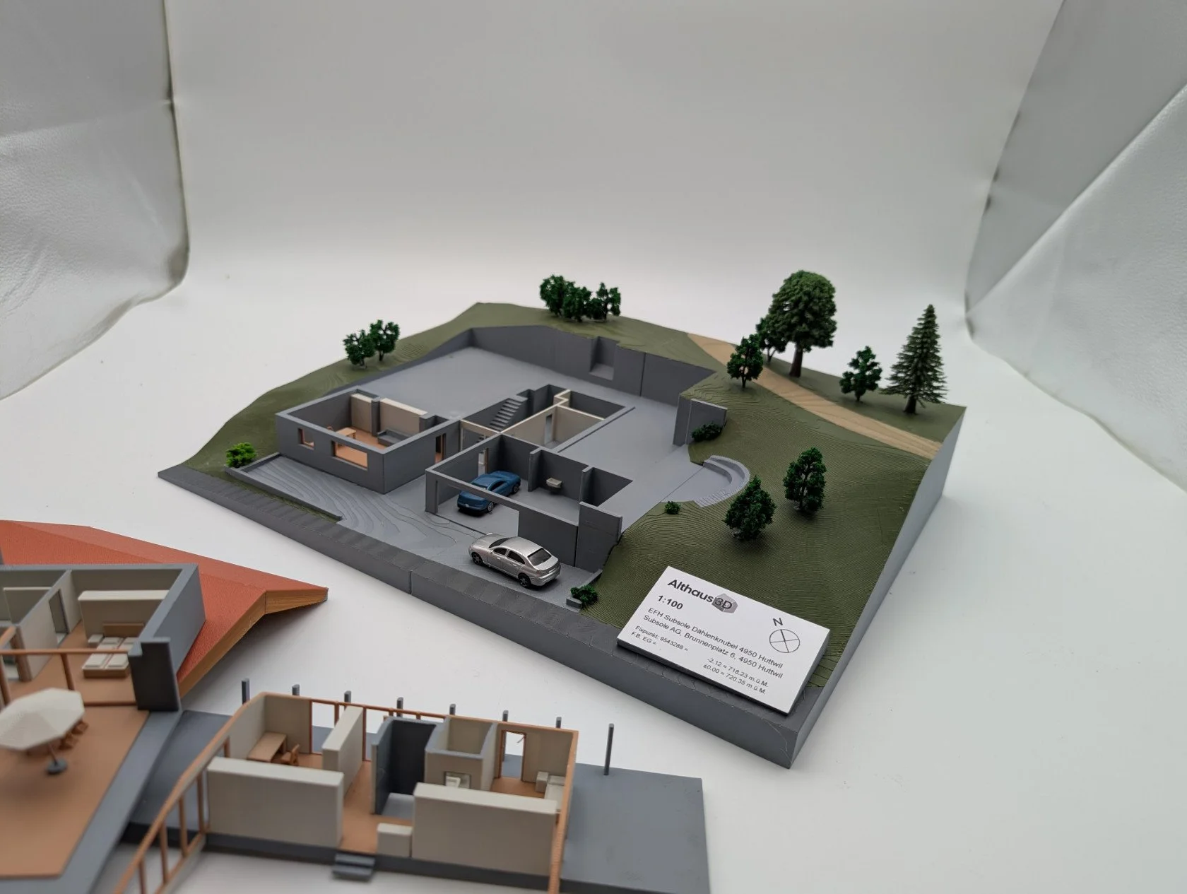 Schrägansicht des Modells mit abgenommenem Erdgeschoss zur besseren Visualisierung der inneren Struktur. Althaus 3D, Bern, Schweiz