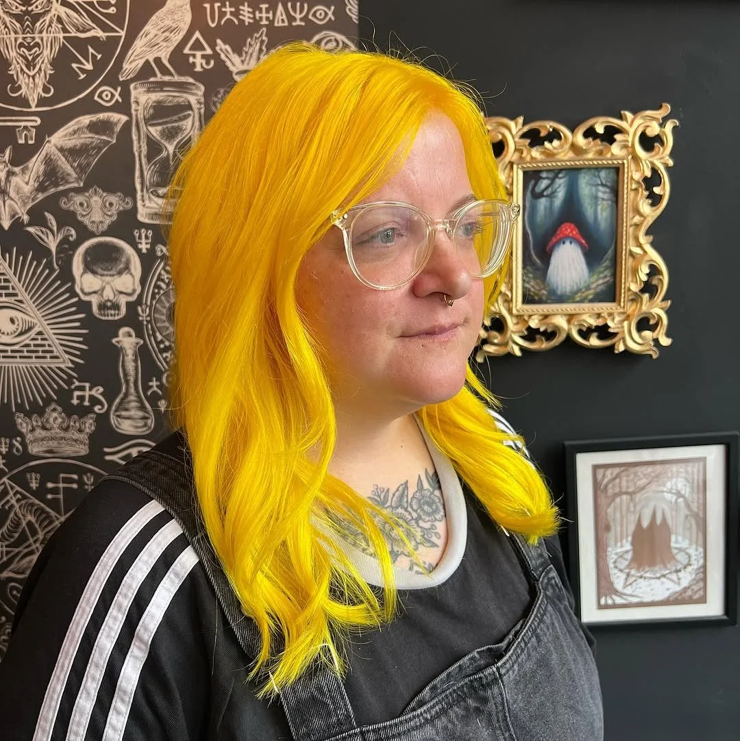The sunshine has even been warming our dark hearts; we can feel our SAD just melting away. 

We couldn't resist posting this tribute to the sun by @colourvibe_byjenna - bold colours on freshly bleached hair never gets old! 

Massive thanks to @katebl