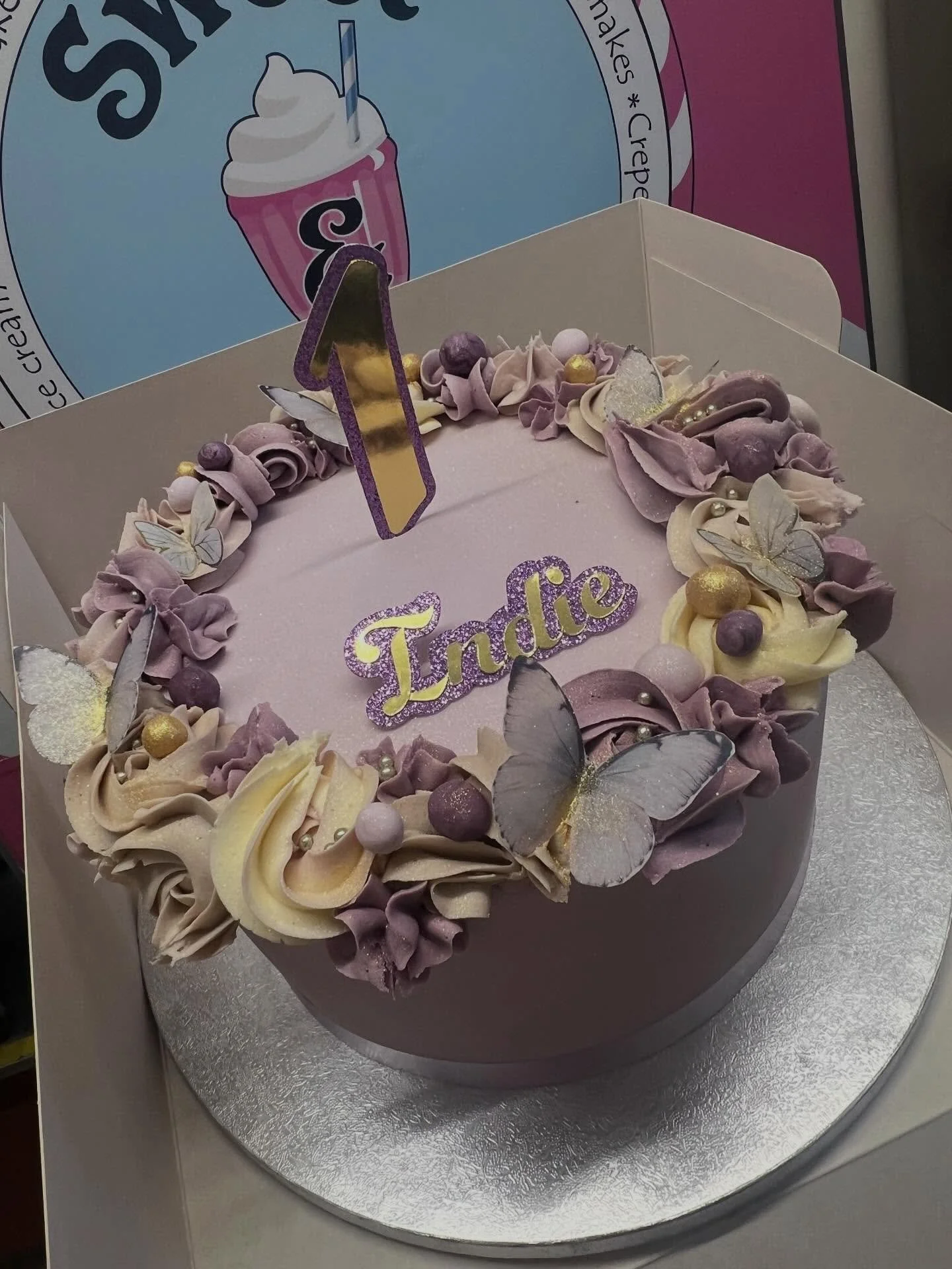 We are booked out on cakes for this week very excited for some new creations this week 😍