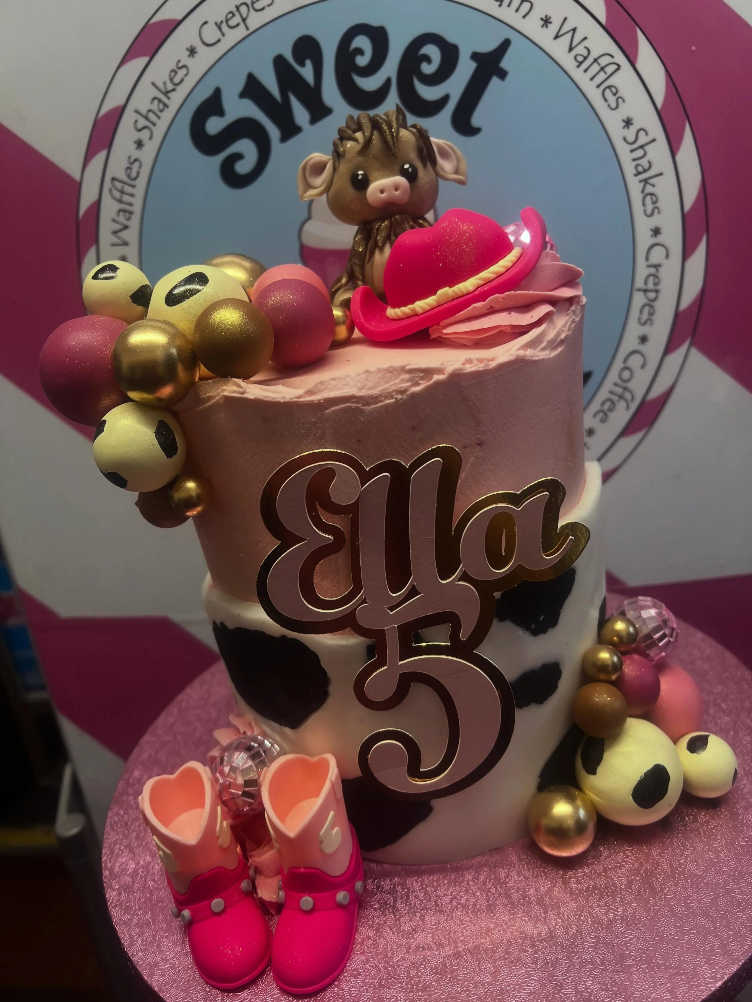 When your bestie request a cowgirl cake you have to go all out 🤠