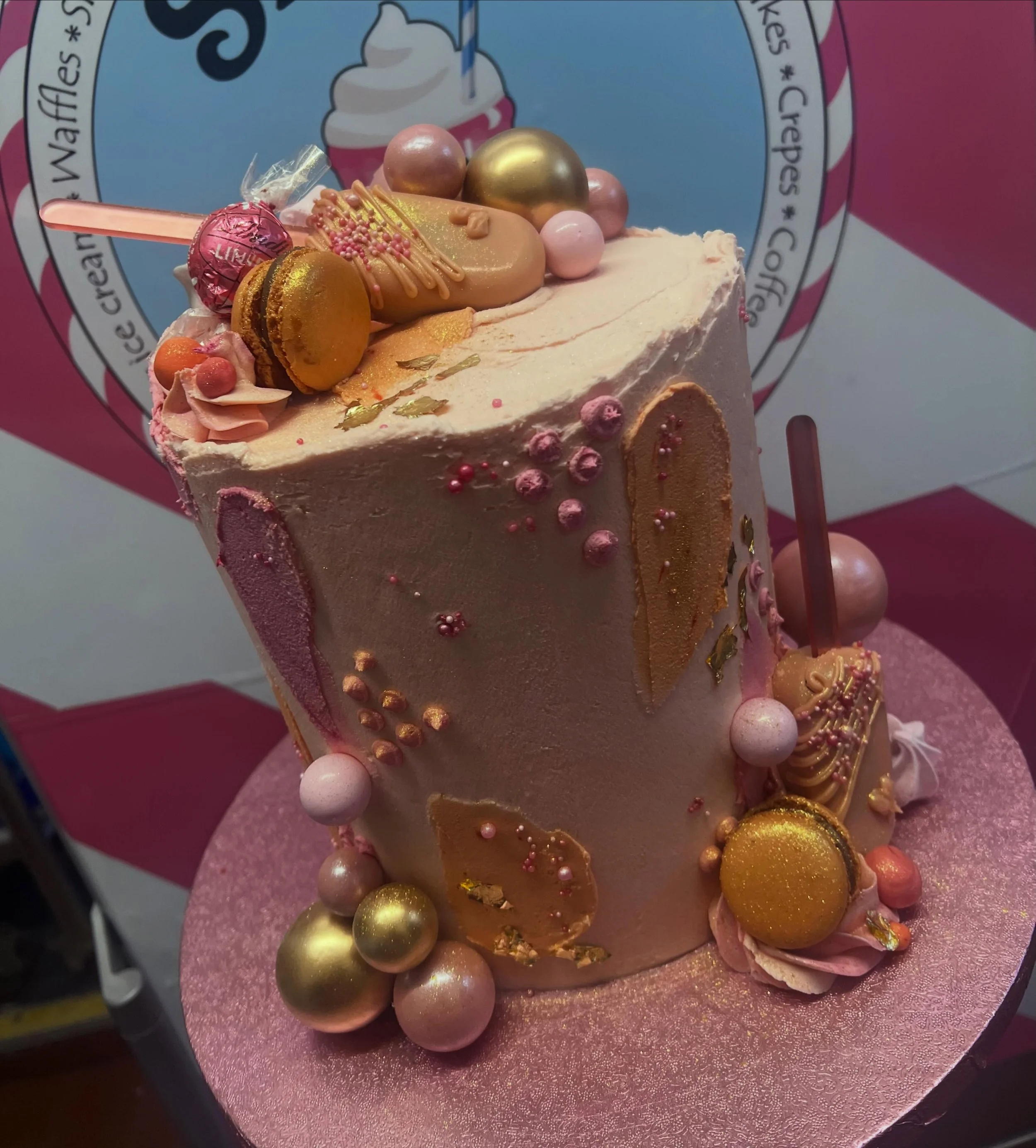 Summer cake vibes 💗🧡