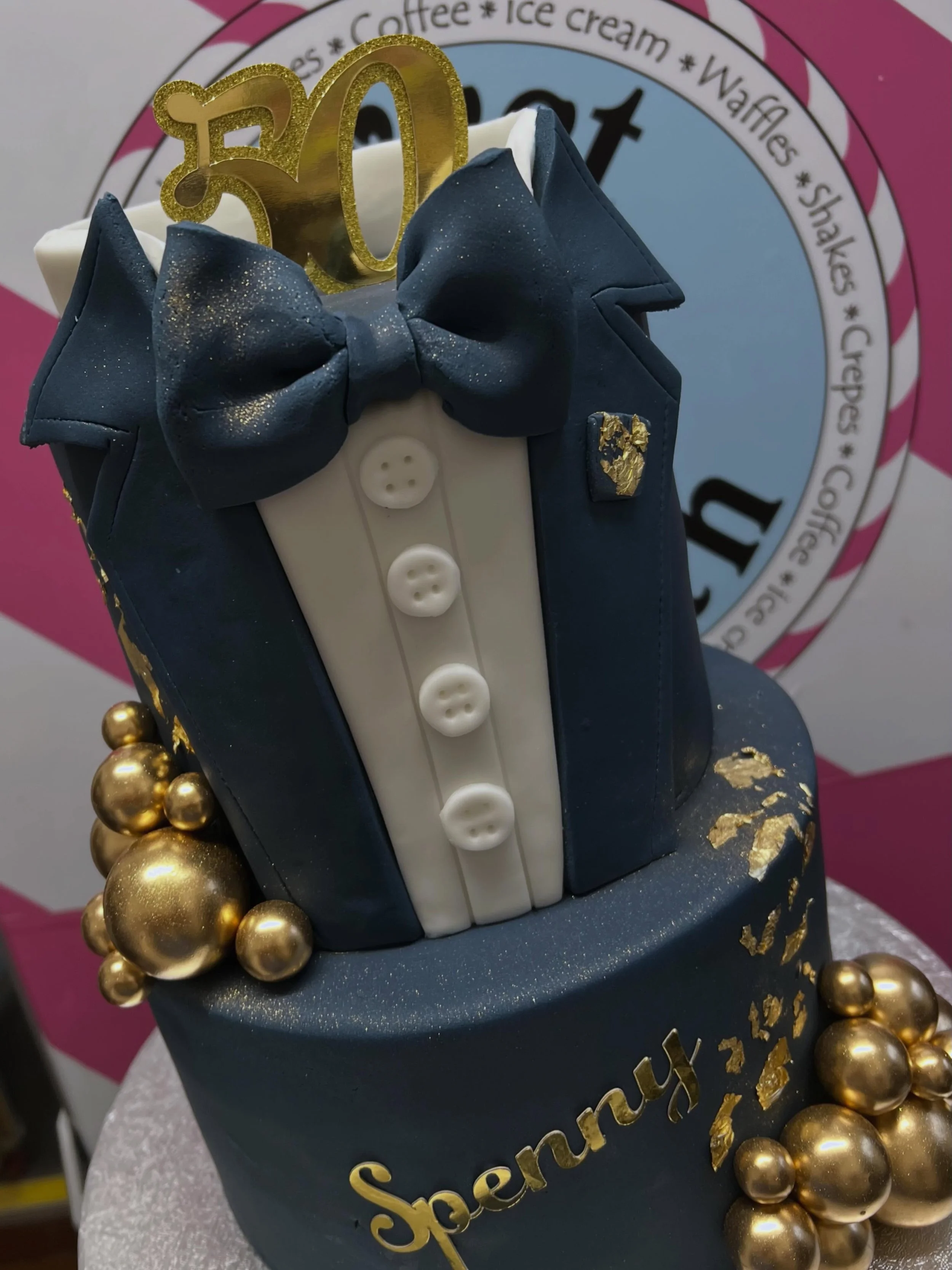 Navy &amp; gold just give that touch of class