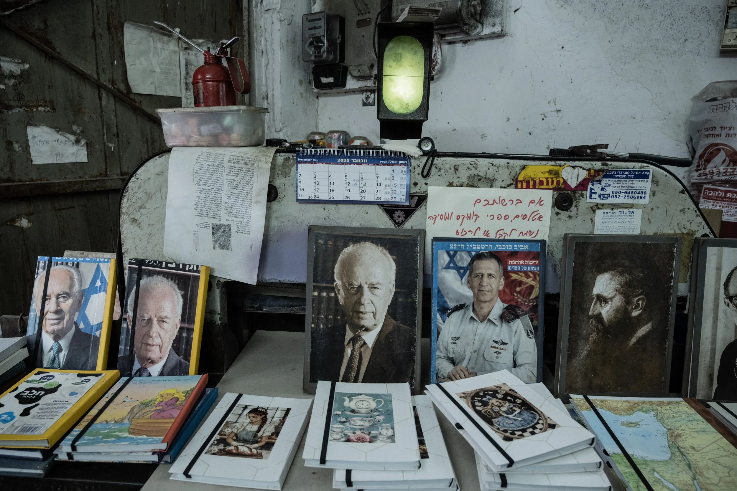 Table in the bookbinding workshop
