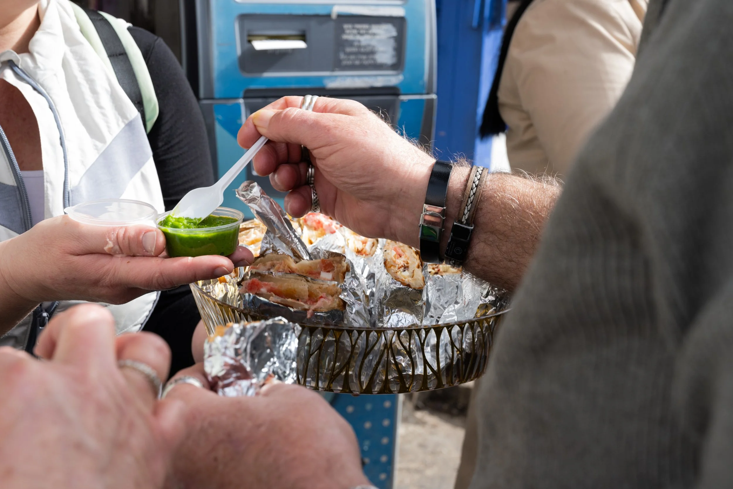 כל אחד מקבל מלווח מגולגל, מי שרוצה מקבל גם סחוג
