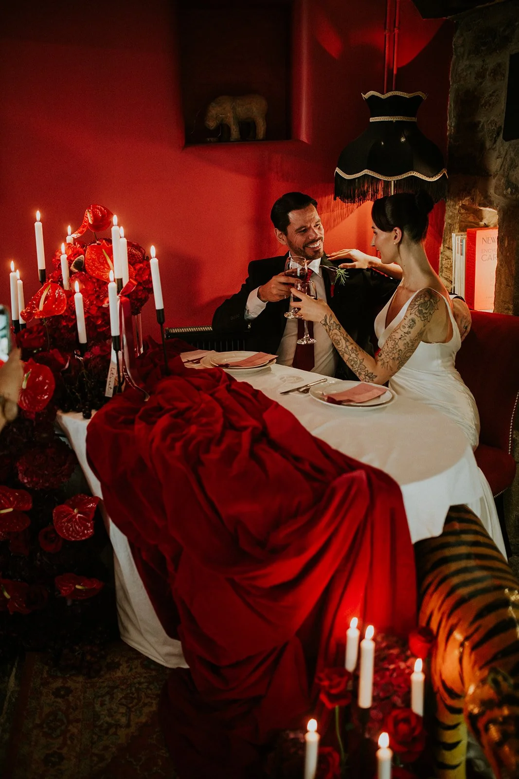 Featured article: cherry Red winter wedding