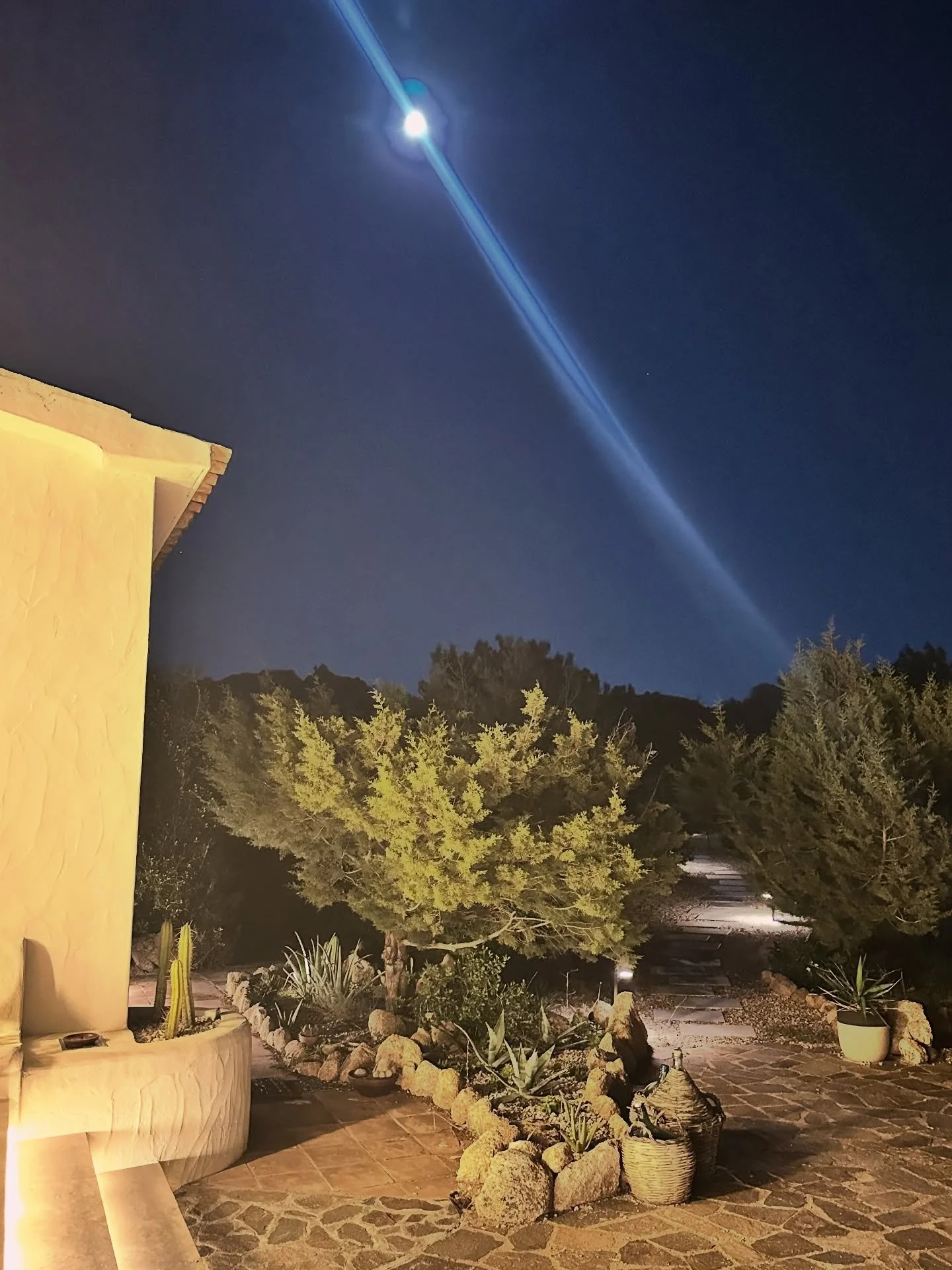 Super Full Moon and we make Moon Water and clean our crystals.. 🌕✨🔮 such hippies that we&rsquo;ve become&hellip; 🤭