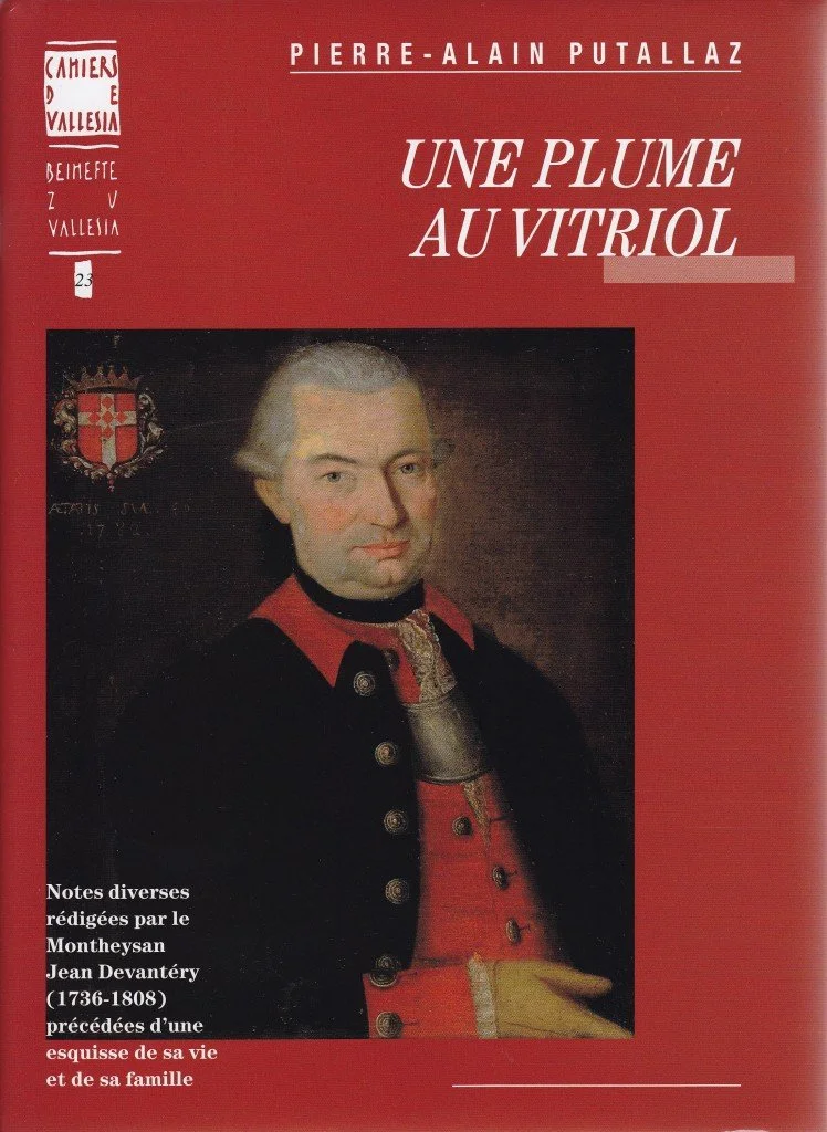 Couverture rouge du livre « Une plume au vitriol » de Pierre-Alain Putallaz, avec le portrait de Jean Devantéry.