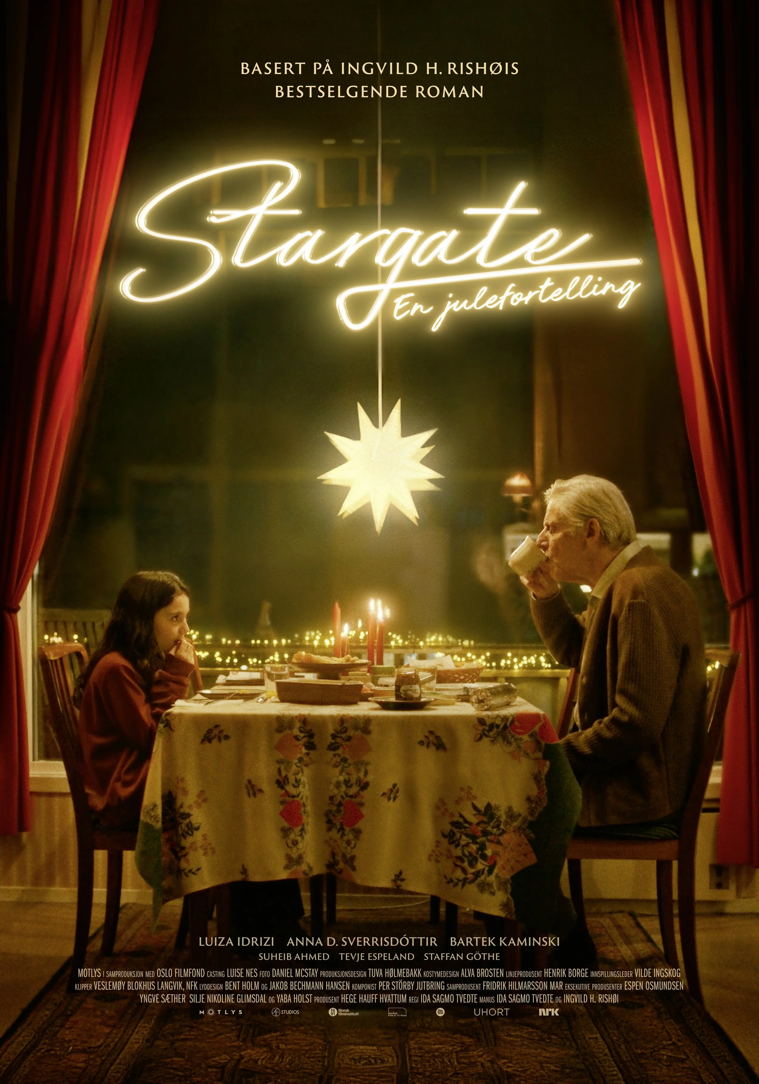 A movie poster for 'Stargate: En julefortelling' shows an elderly man and a young girl sitting at a decorated Christmas table, drinking hot beverages, with candles and Christmas lights outside a window. The title is illuminated in neon lights.