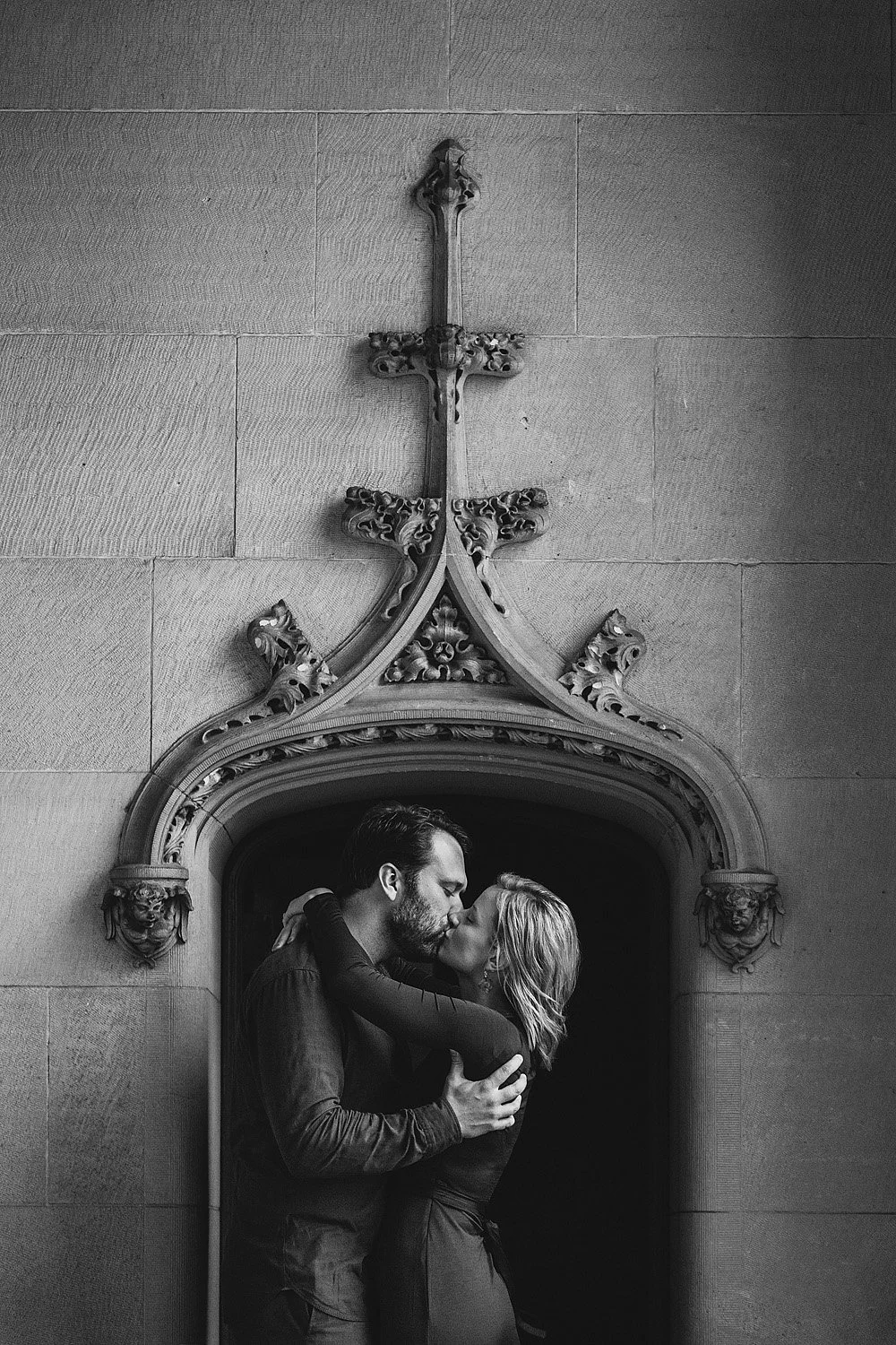 jeremy-russell-rainy-biltmore-engagement-1710-03.jpg
